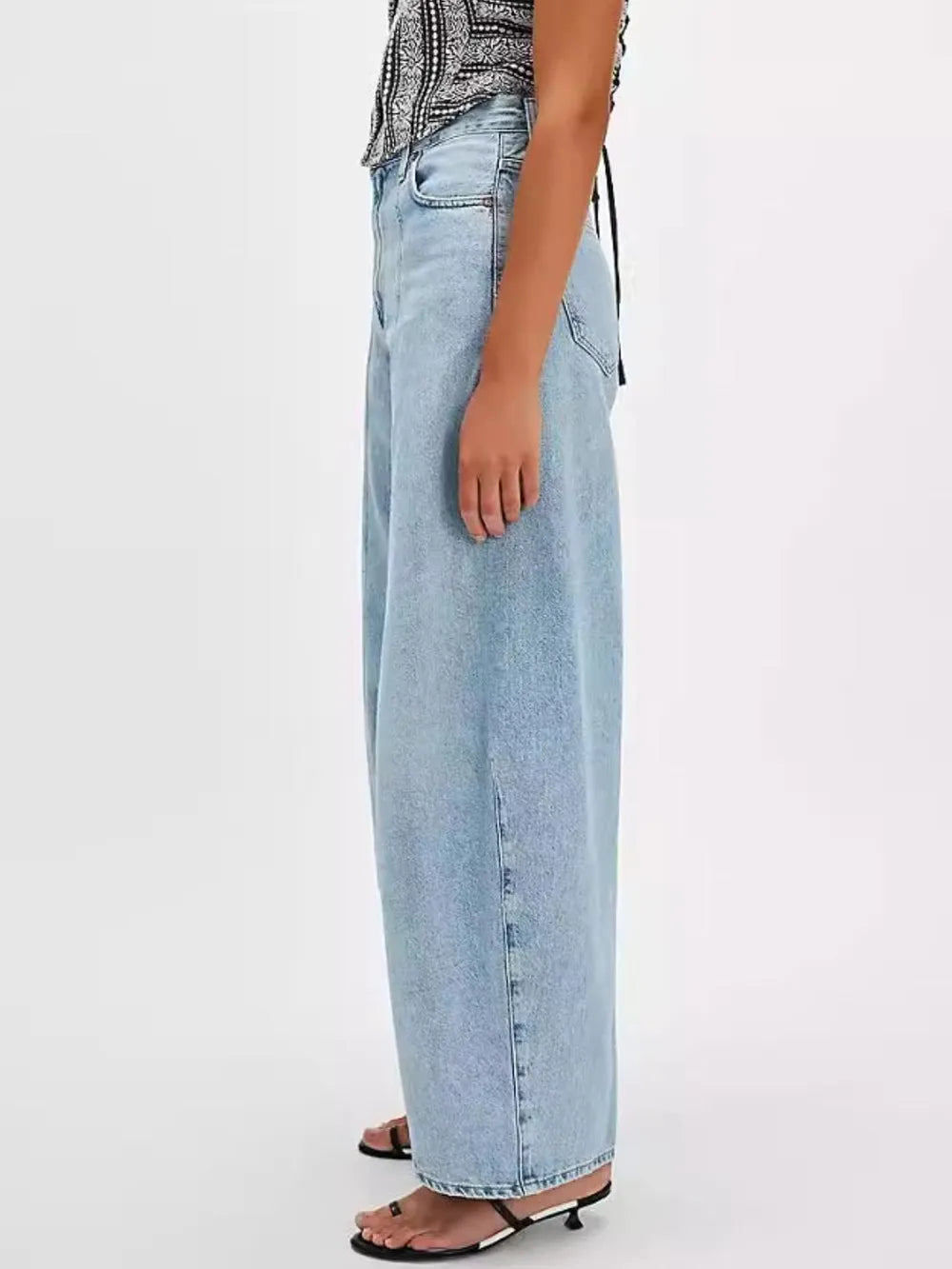 Wide Leg Jeans with Pockets 