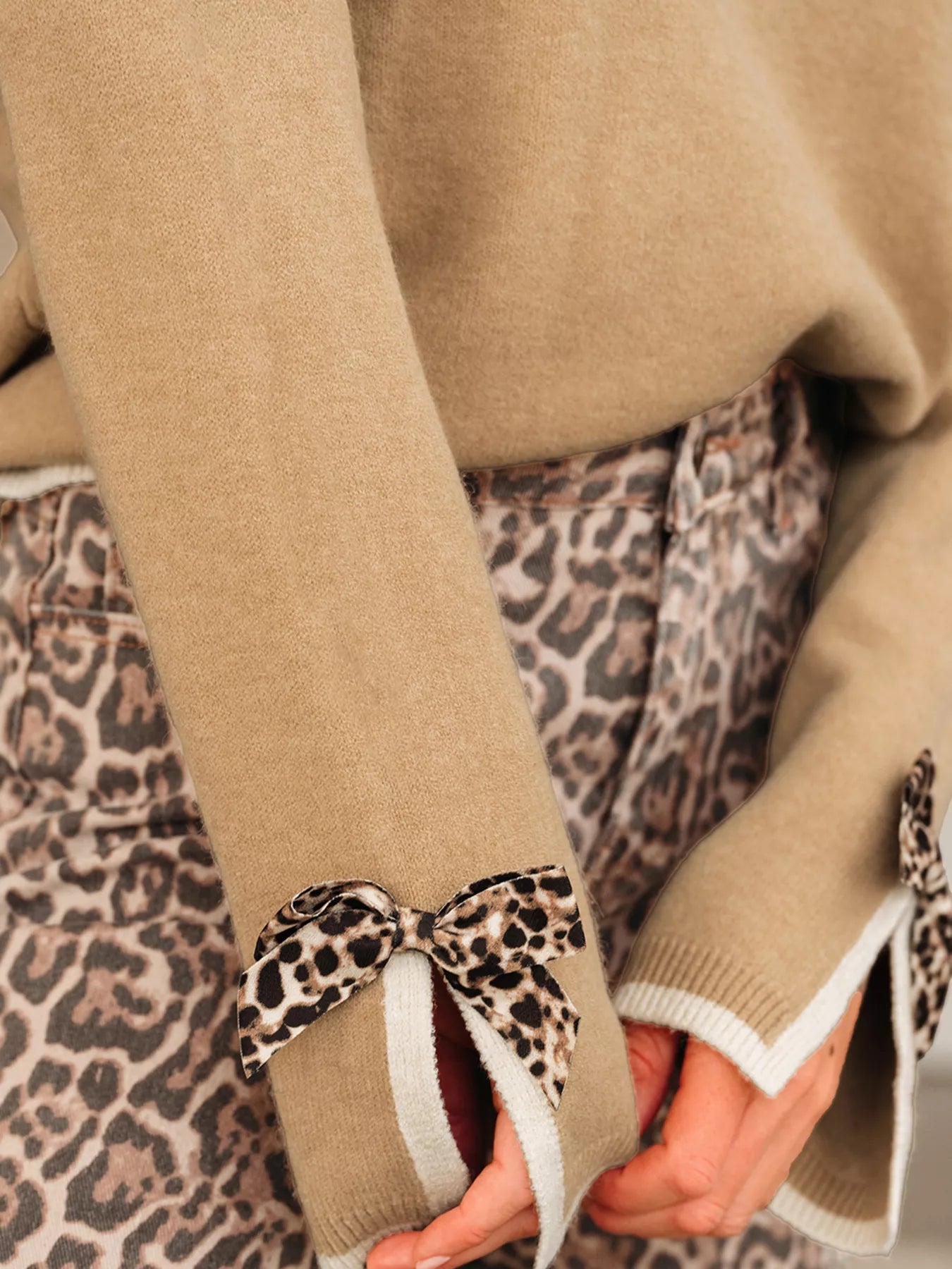 Leopard Bow Decor Split Cuff Contrast Trim Sweater 