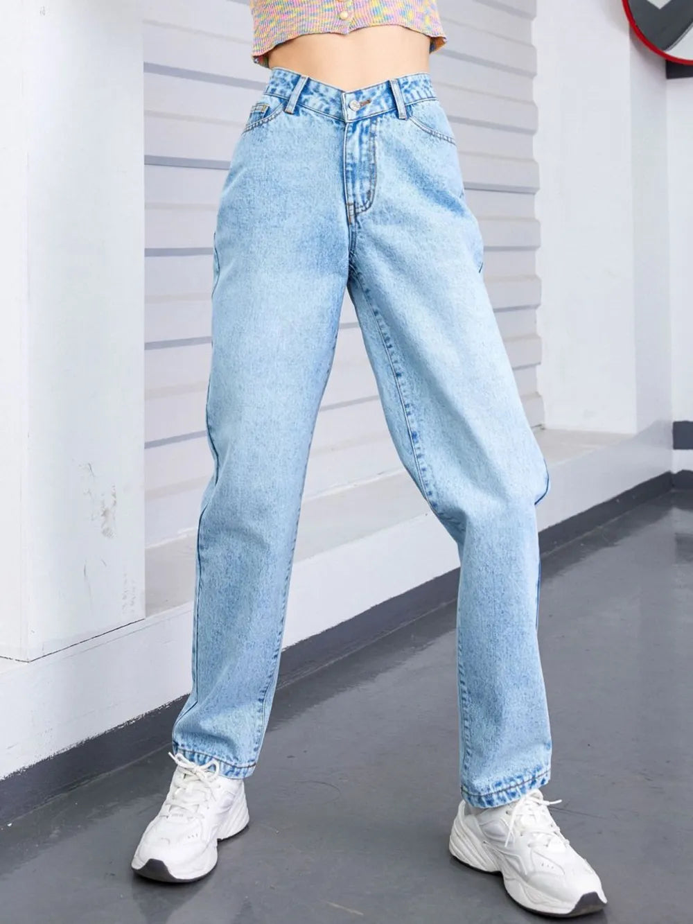 Straight Leg Jeans with Pockets 
