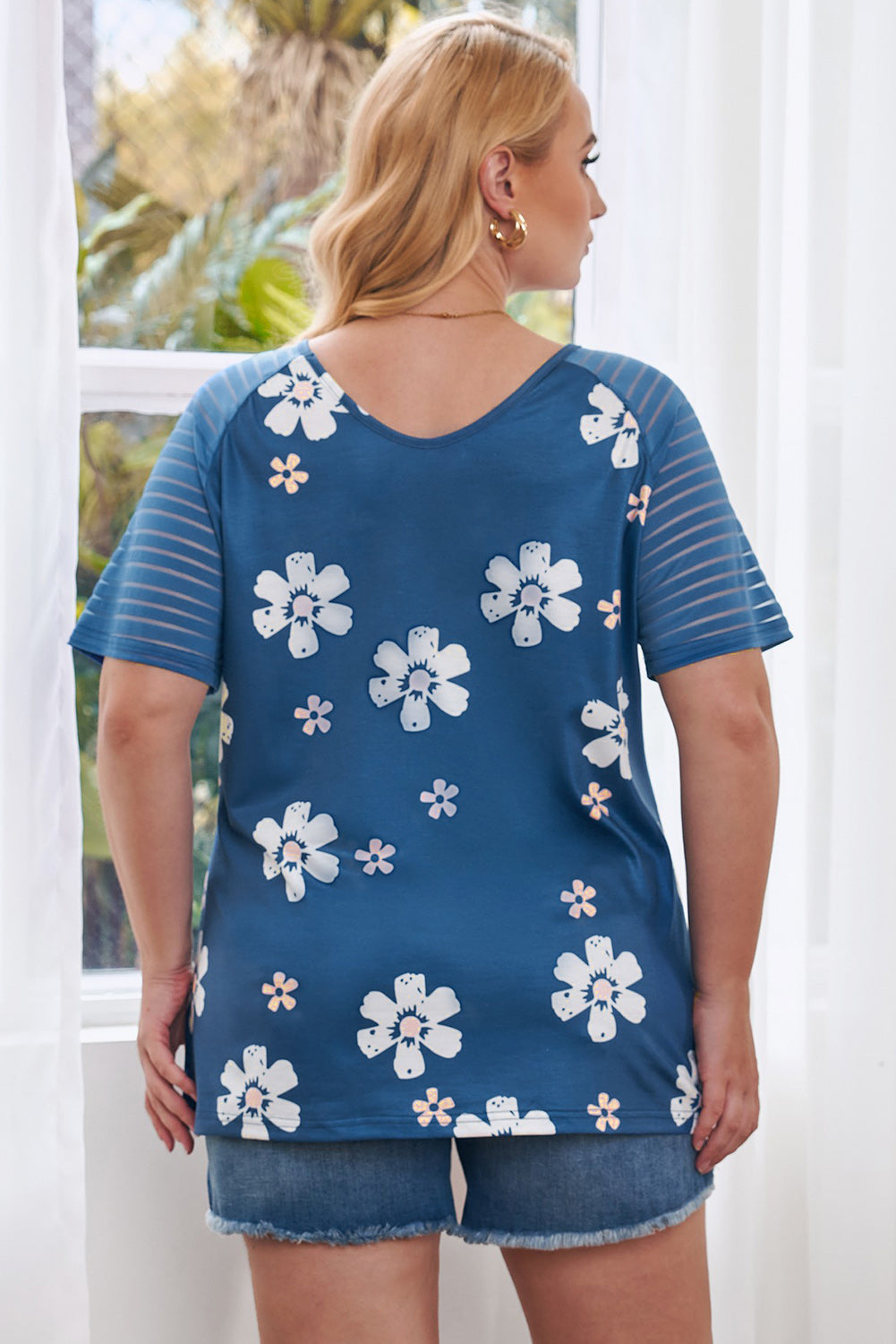 Plus Size V-Neck Raglan Sleeve Tee 