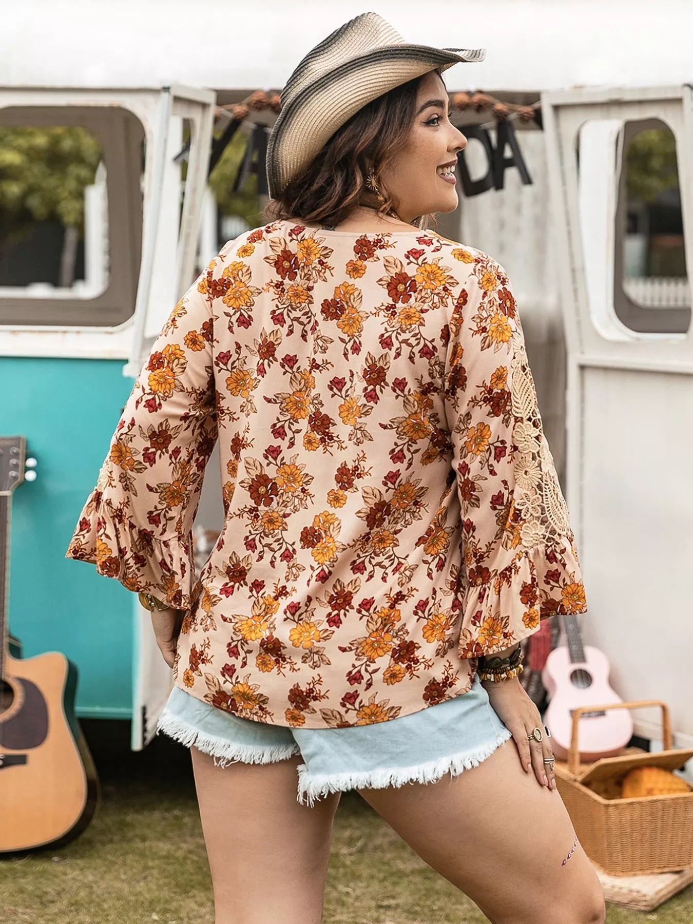 Plus Size Floral Lace Detail V-Neck Blouse 