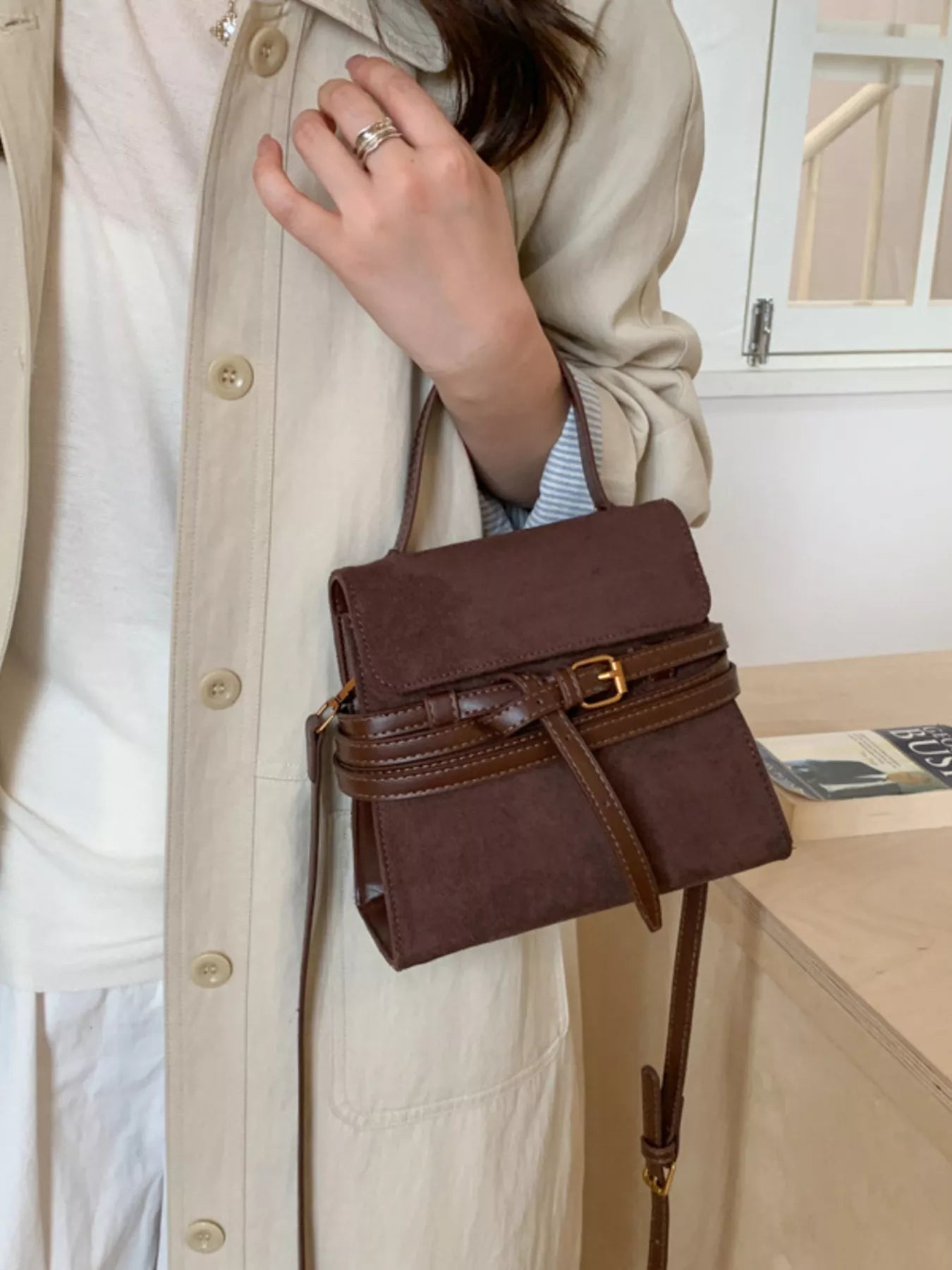 Suede Buckle Decor Crossbody Bag 