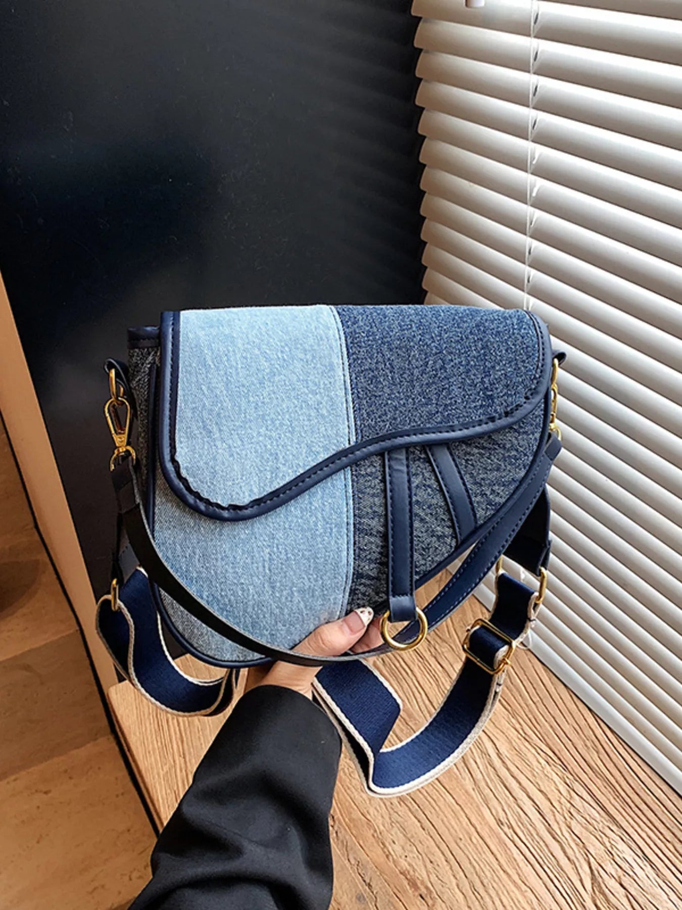 Adjustable Strap Crossbody Bag 
