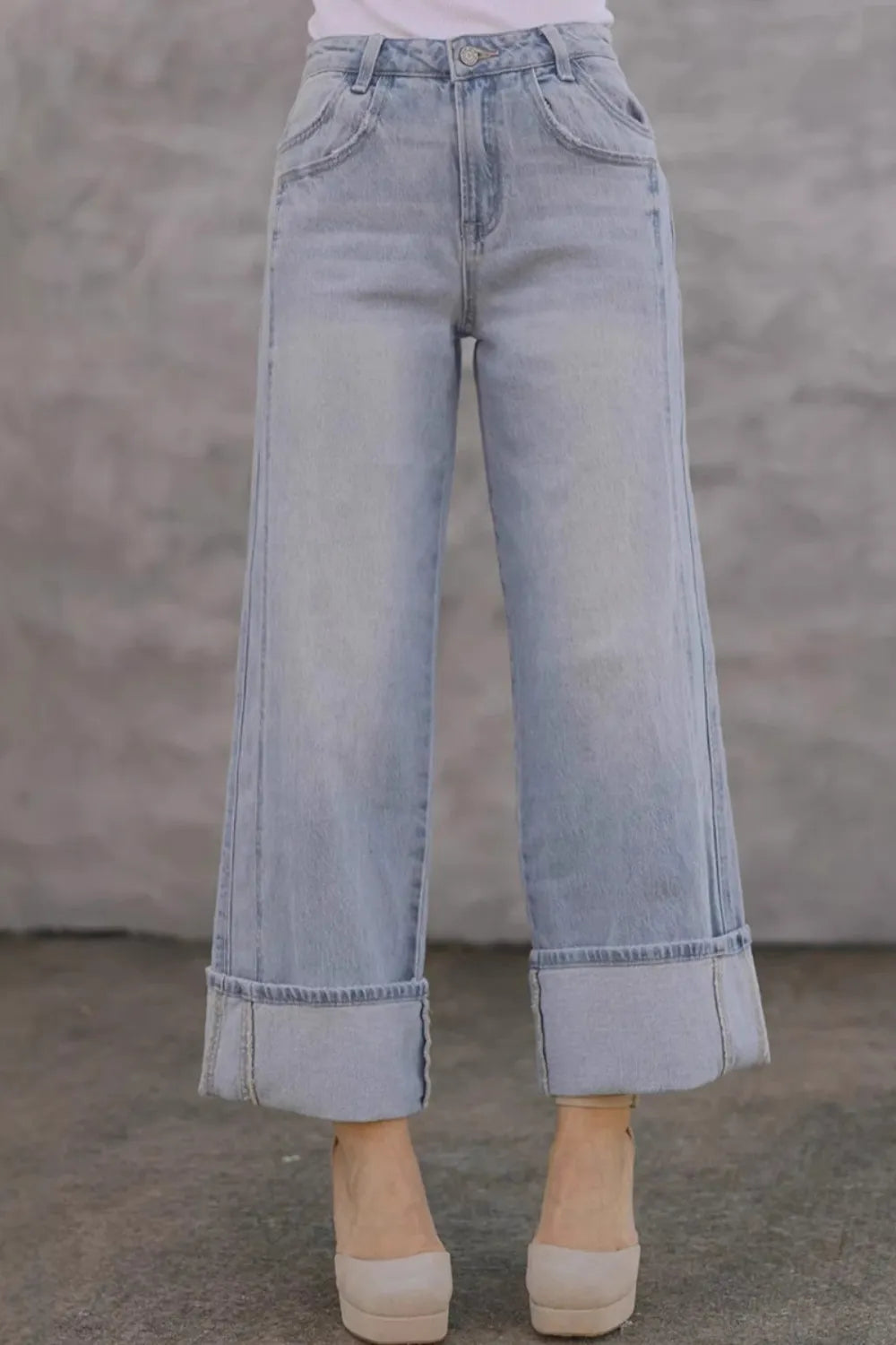 Straight Leg Jeans with Pockets 