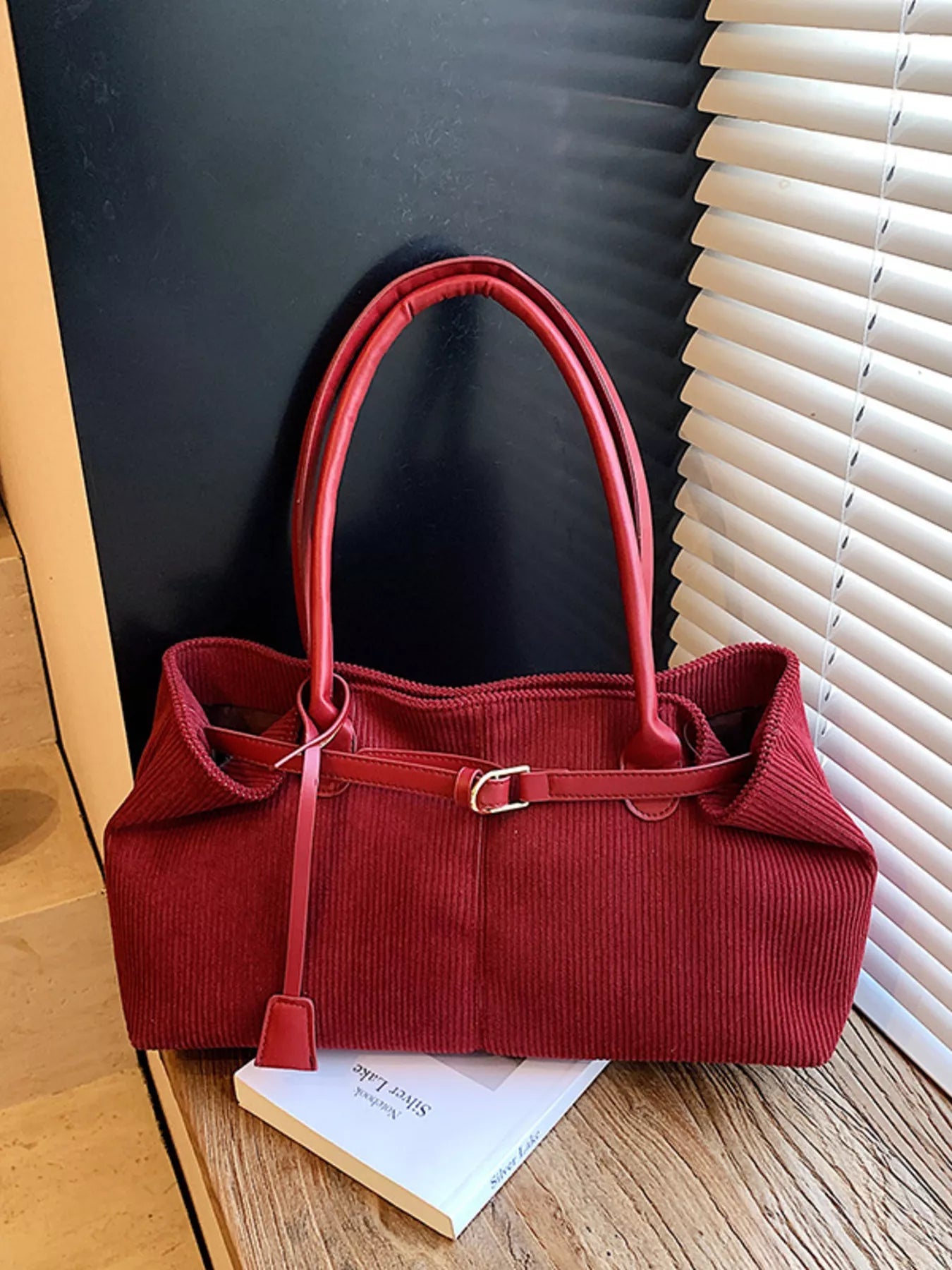 Buckle Decor Shoulder Bag 