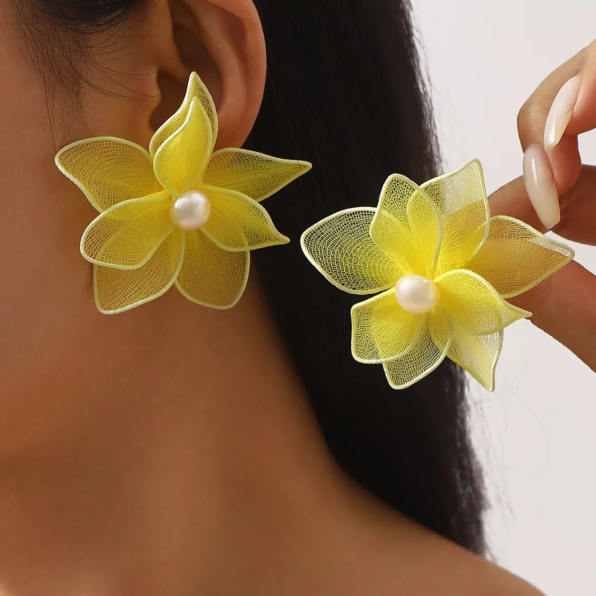 Flower Pearl Stud Earrings 