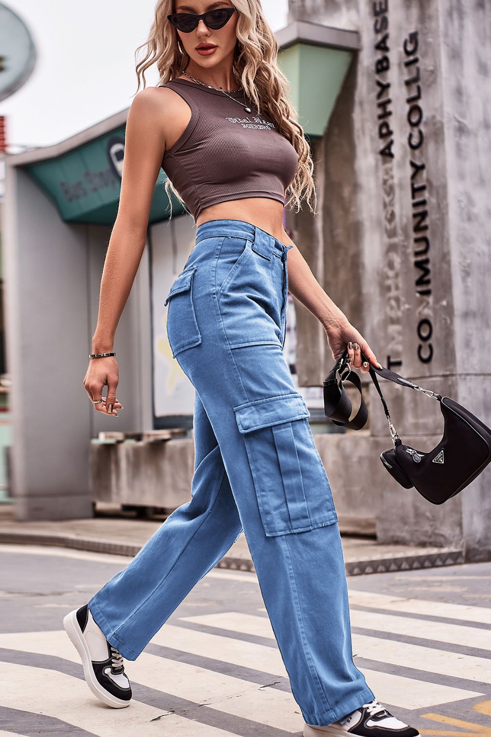 Buttoned High Waist Loose Fit Jeans 