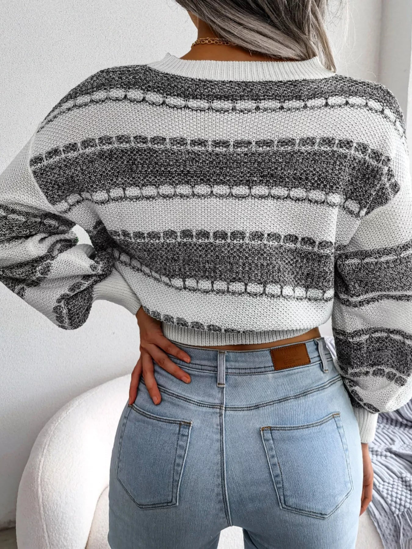 Color Block Round Neck Cropped Sweater 