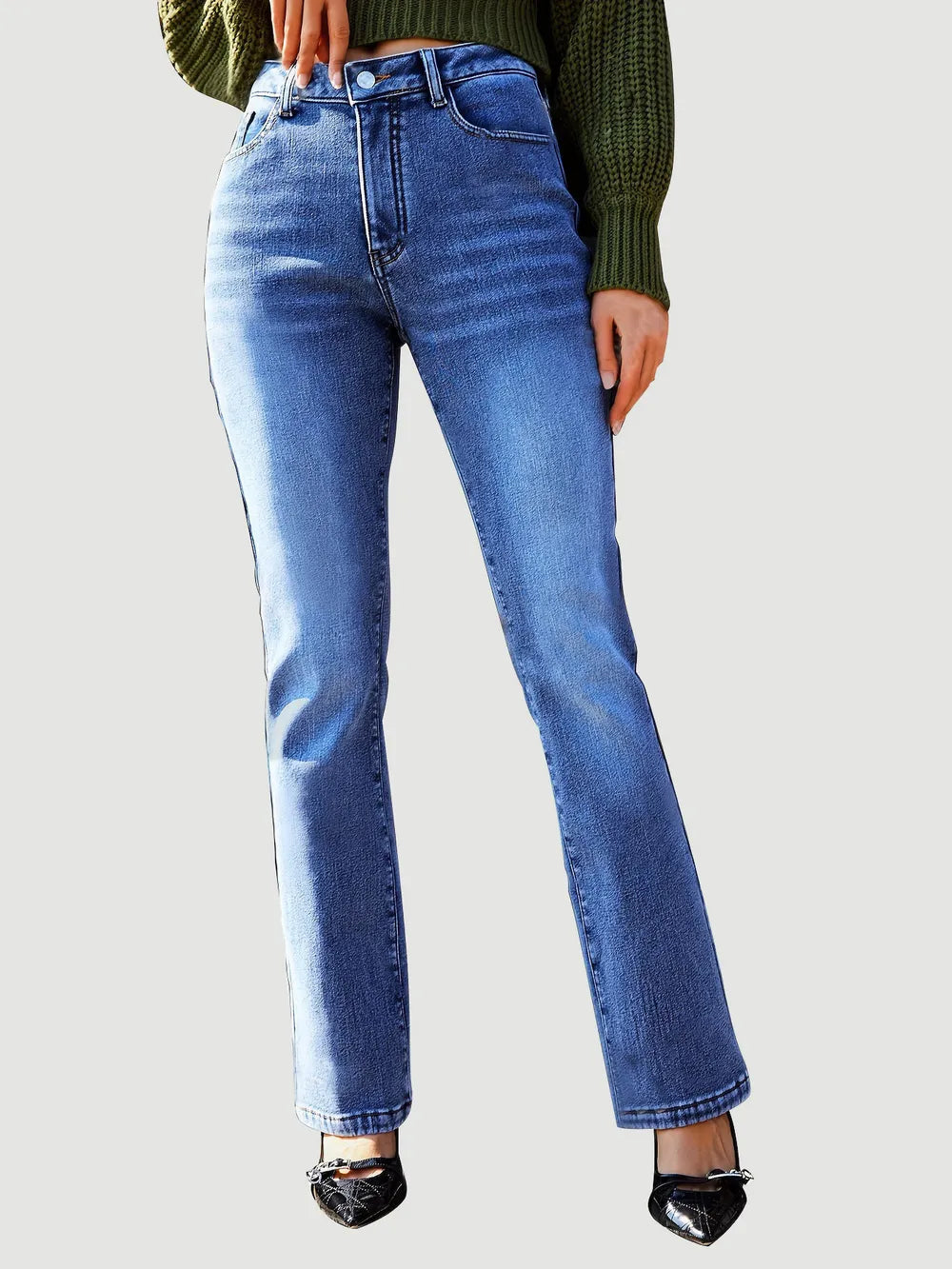 Straight Leg Jeans with Pockets 