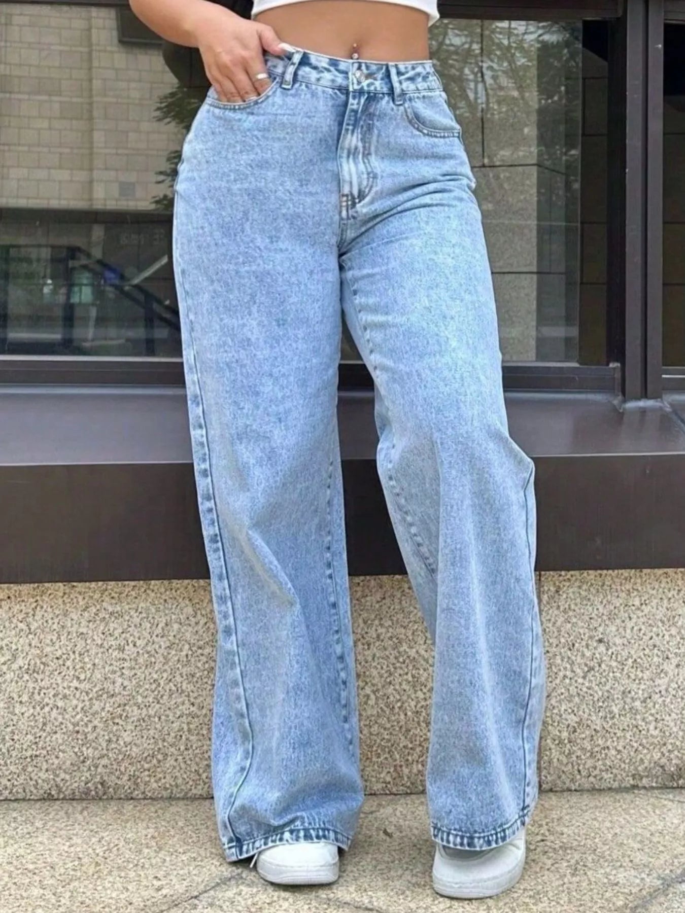 Wide Leg Wash Jeans 