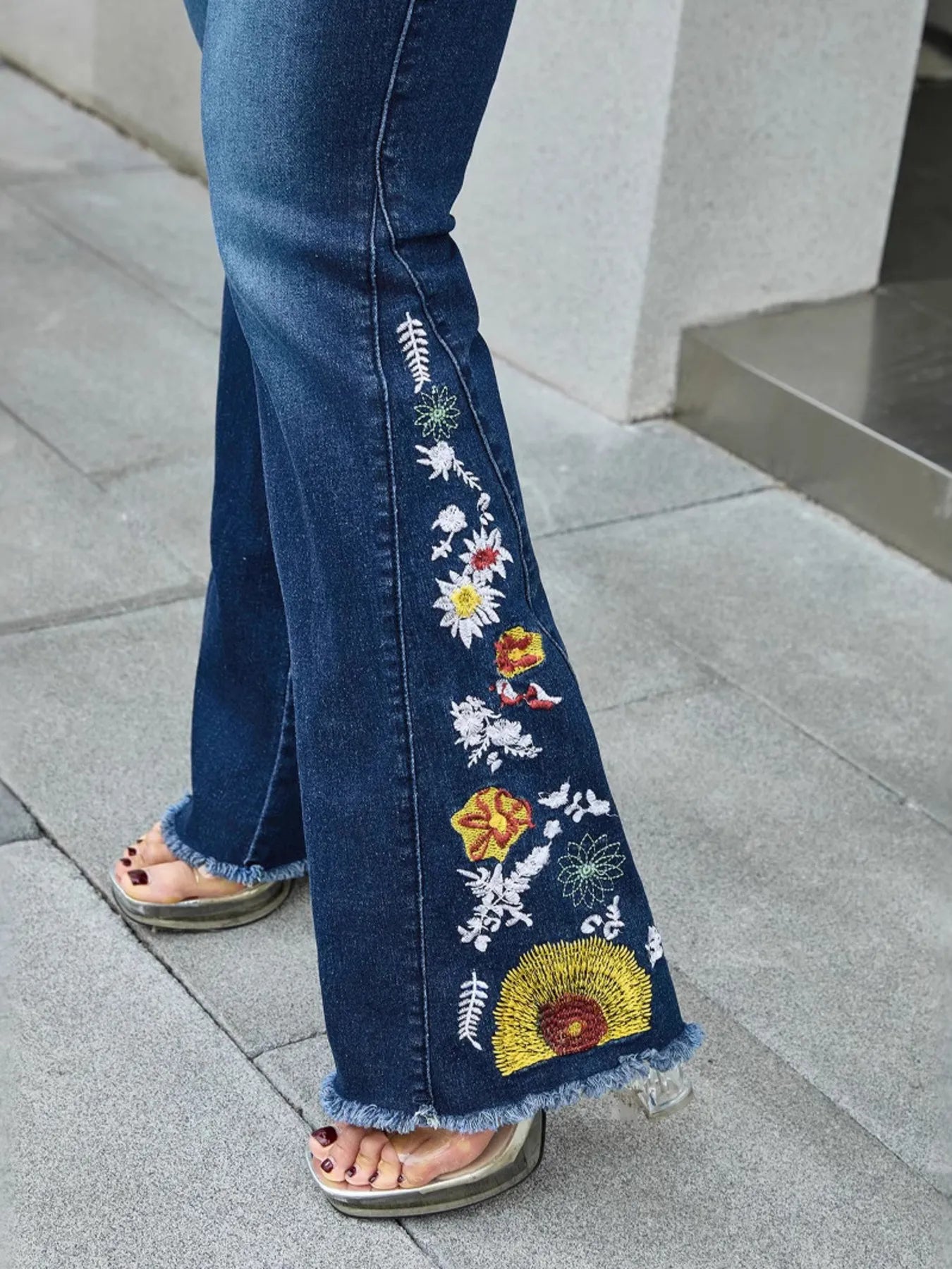 Raw Hem Embroidered High Waist Jeans 