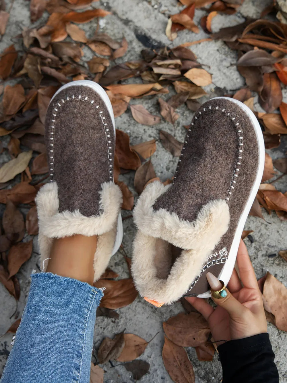 Furry Suede Round Toe Flat Sneakers 