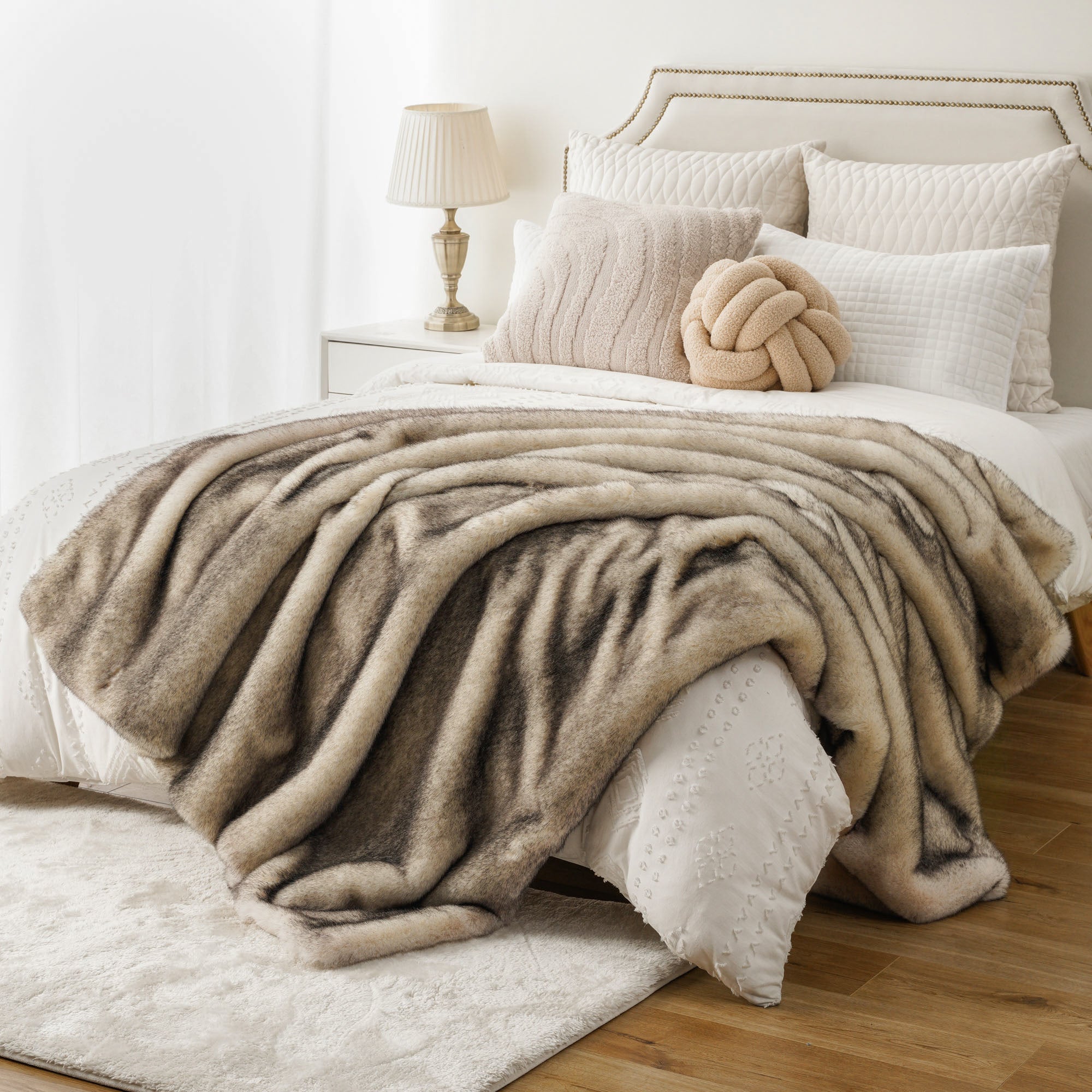 Battilo Plush Weighted Throw 