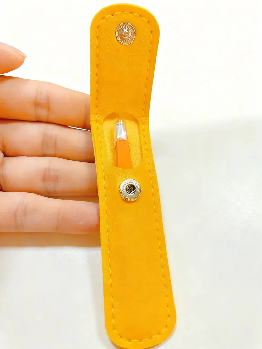 Colorful Slanted-Tip Eyebrow Tweezers dylinoshop