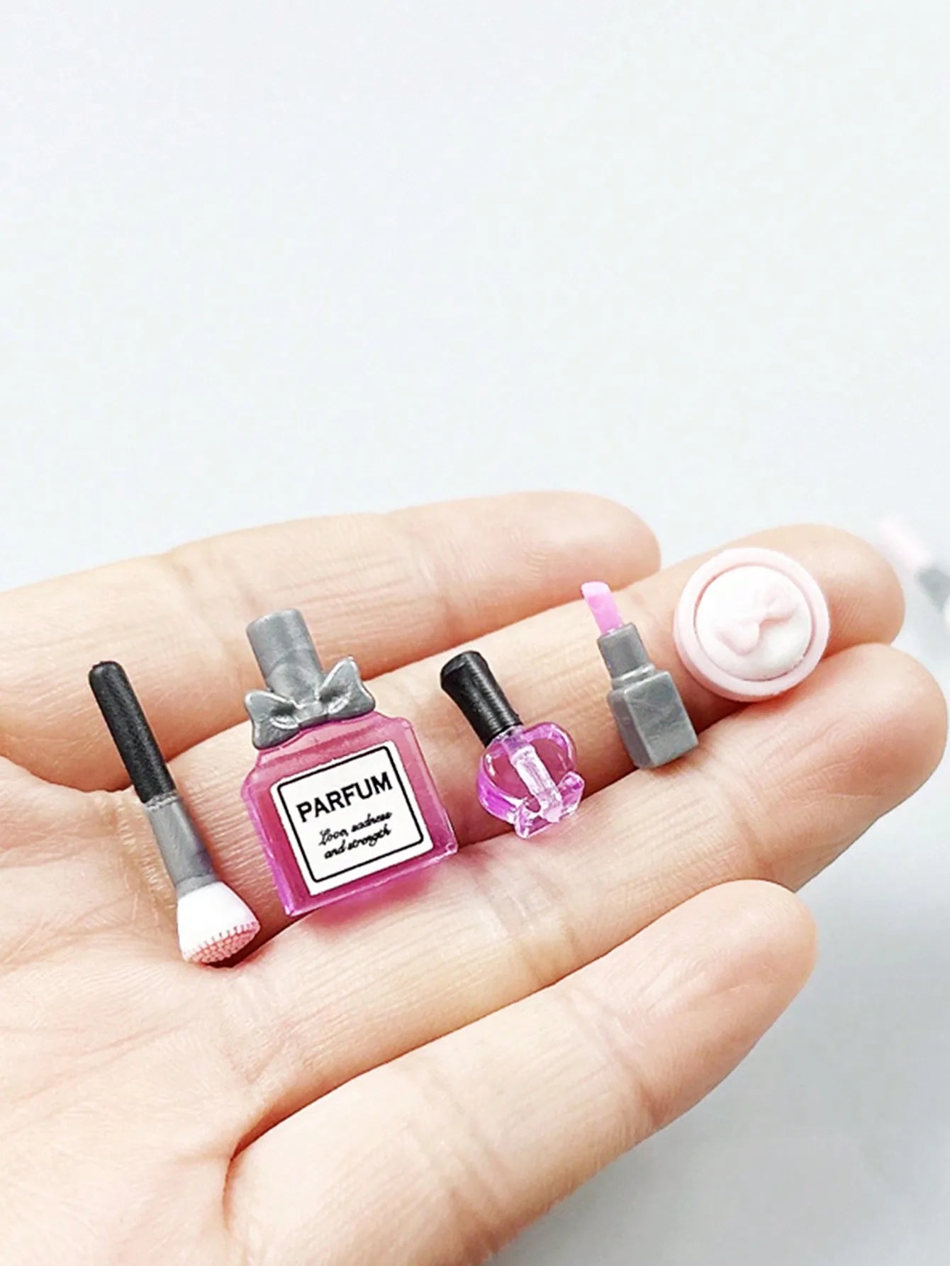 5 Pieces/Set of Dollhouse Mini Makeup Set: 1/12 Mini Lipstick Perfume Puff Nail Polish Makeup Brush Model OB11 Accessories