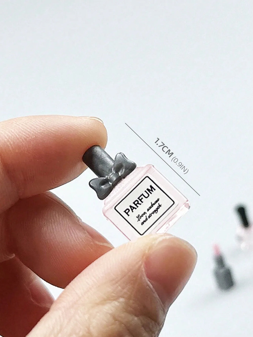 5 Pieces/Set of Dollhouse Mini Makeup Set: 1/12 Mini Lipstick Perfume Puff Nail Polish Makeup Brush Model OB11 Accessories