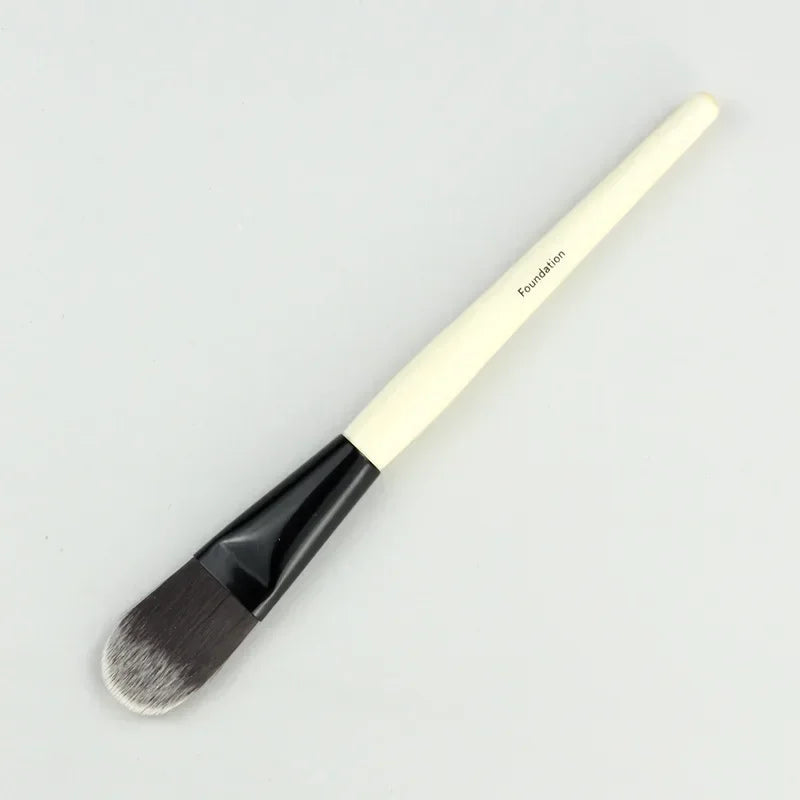 Professional Makeup Brush – Foundation, Eyeliner, Contour & Lip Gloss dylinoshop