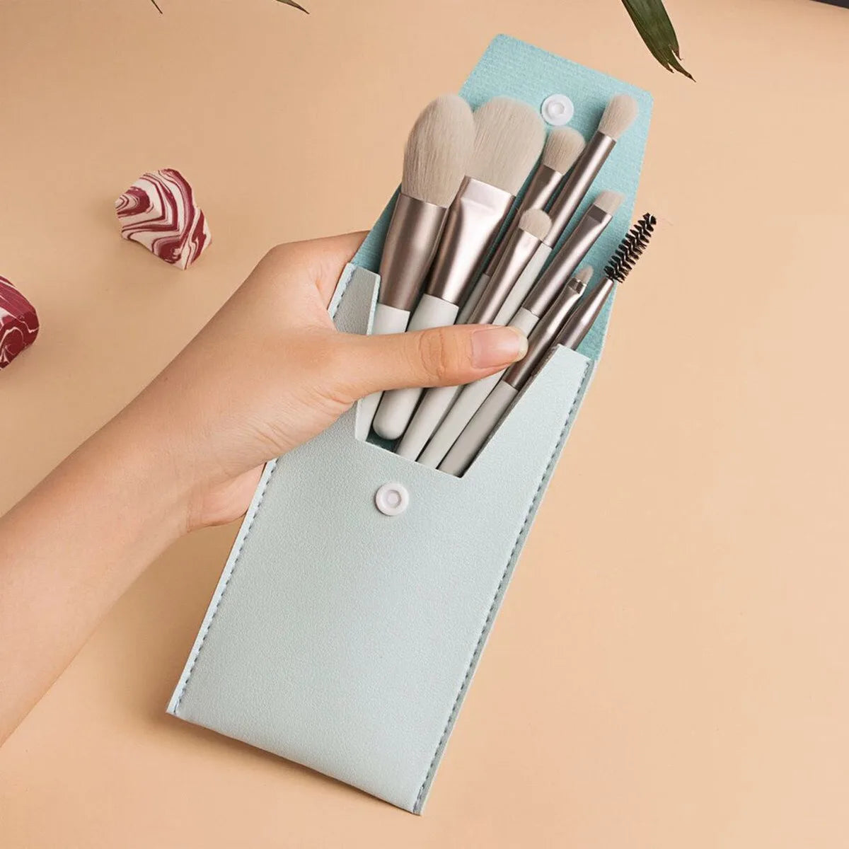 8-Piece Portable Makeup Brush Set – Concealer & Foundation Brushes dylinoshop