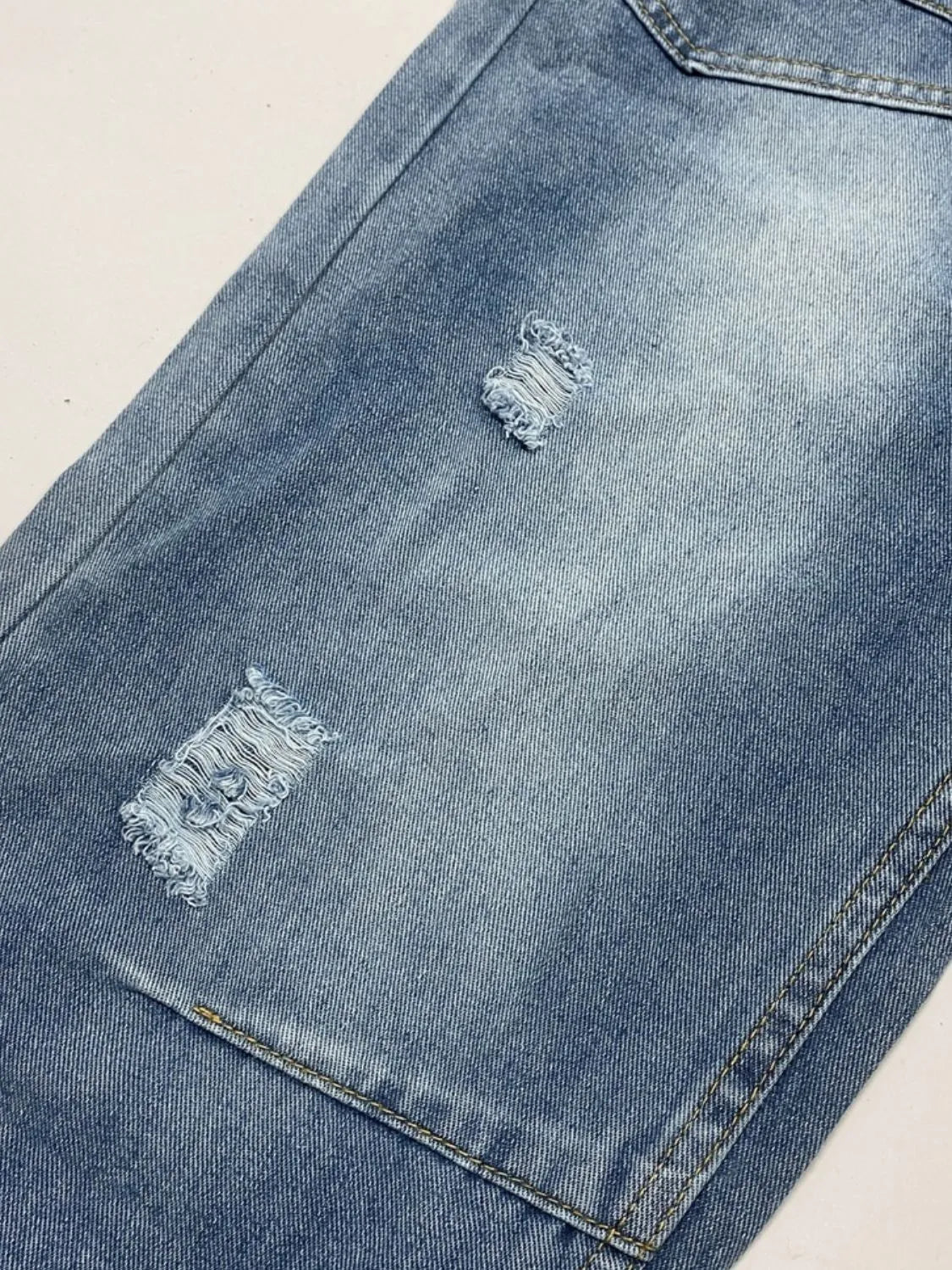 Distressed Jeans with Pockets 