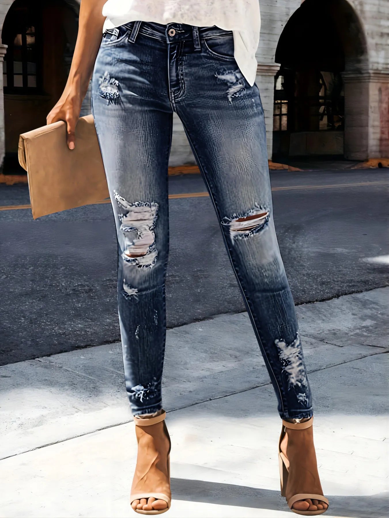 Distressed Skinny Jeans 