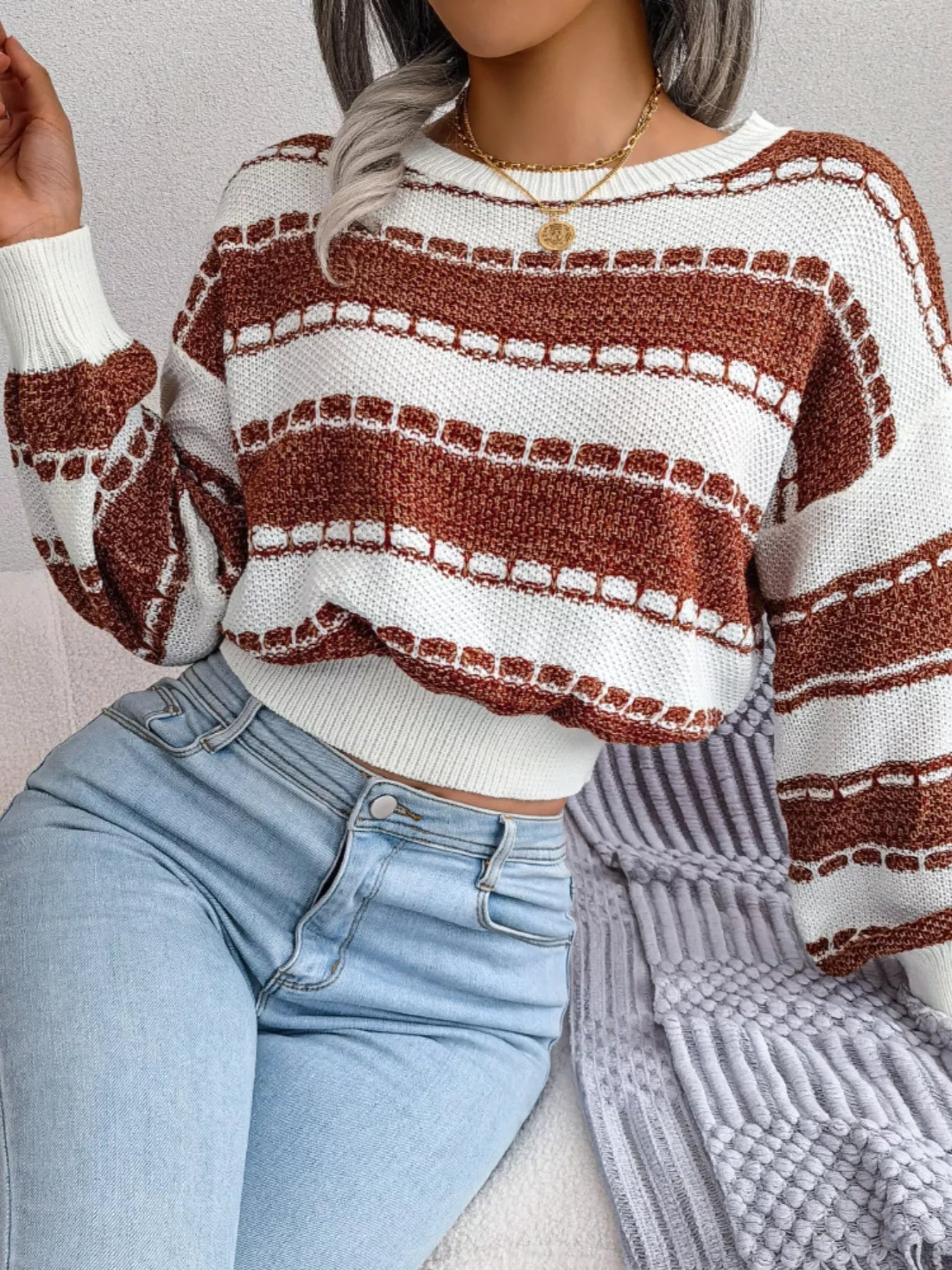 Color Block Round Neck Cropped Sweater 