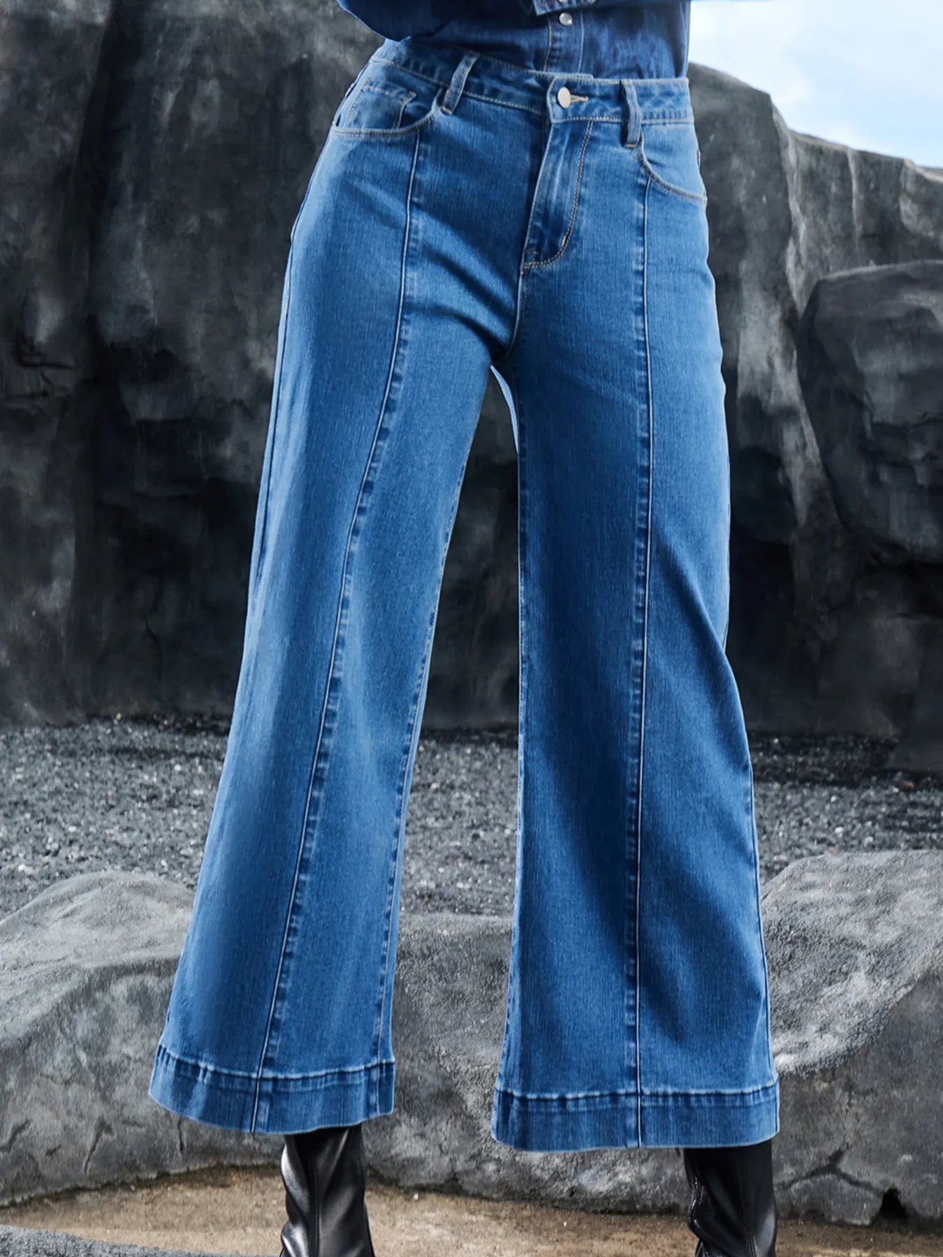 Seam Detail Flared Bottom Ankle Length Jeans 