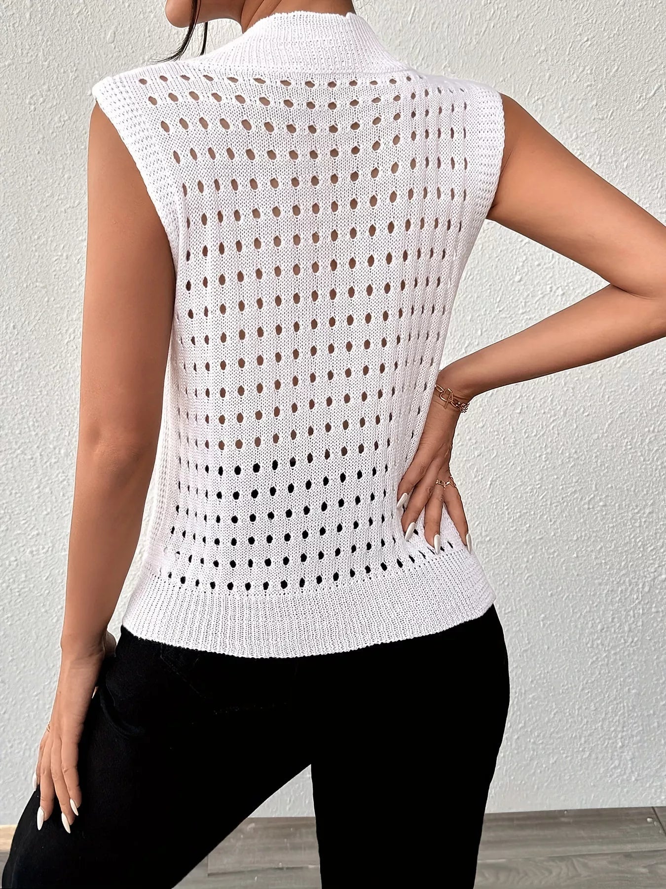 Hollow Out Round Neck Knit Tank 