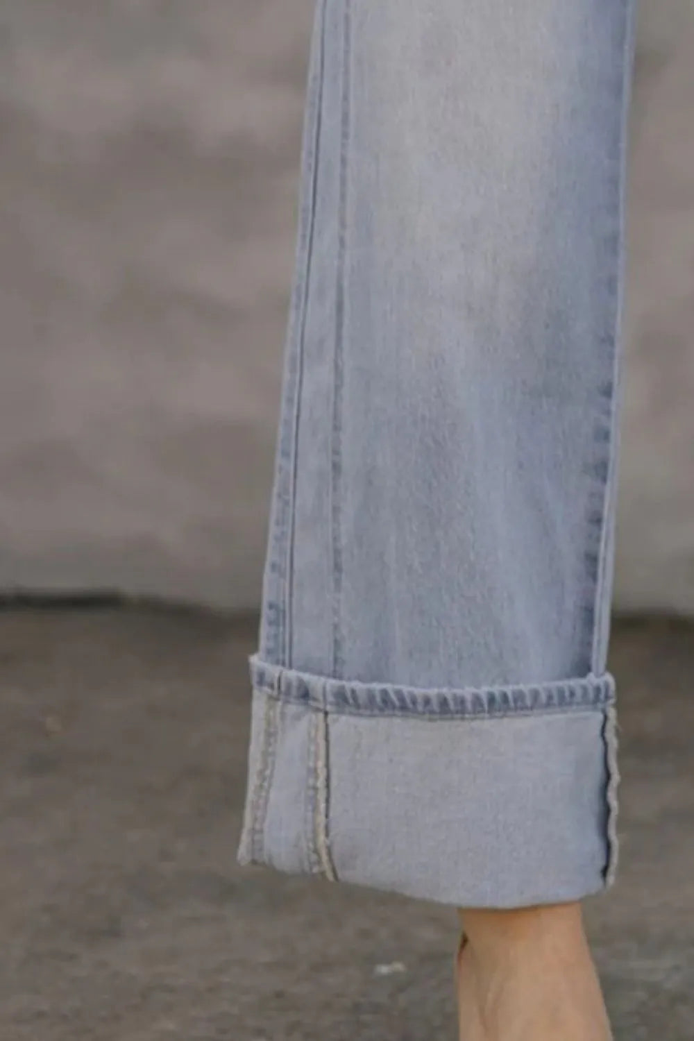 Straight Leg Jeans with Pockets 