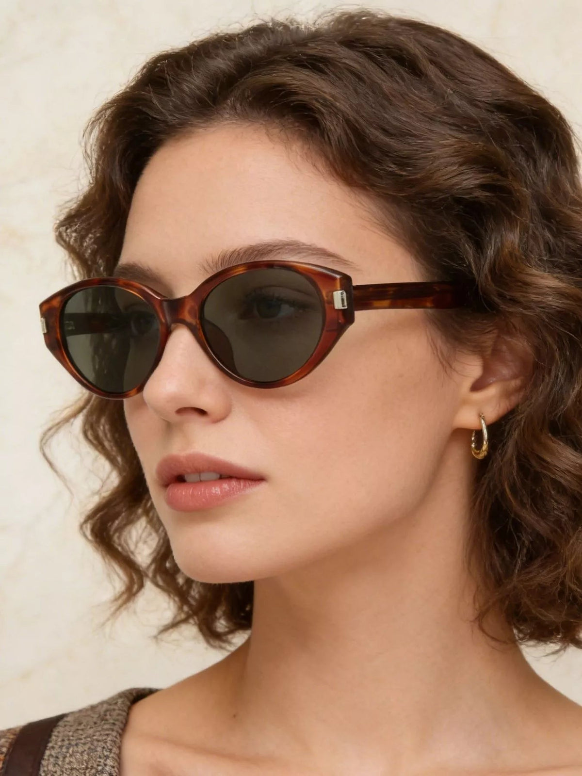 Lightweight Cat-Eye Sunglasses 