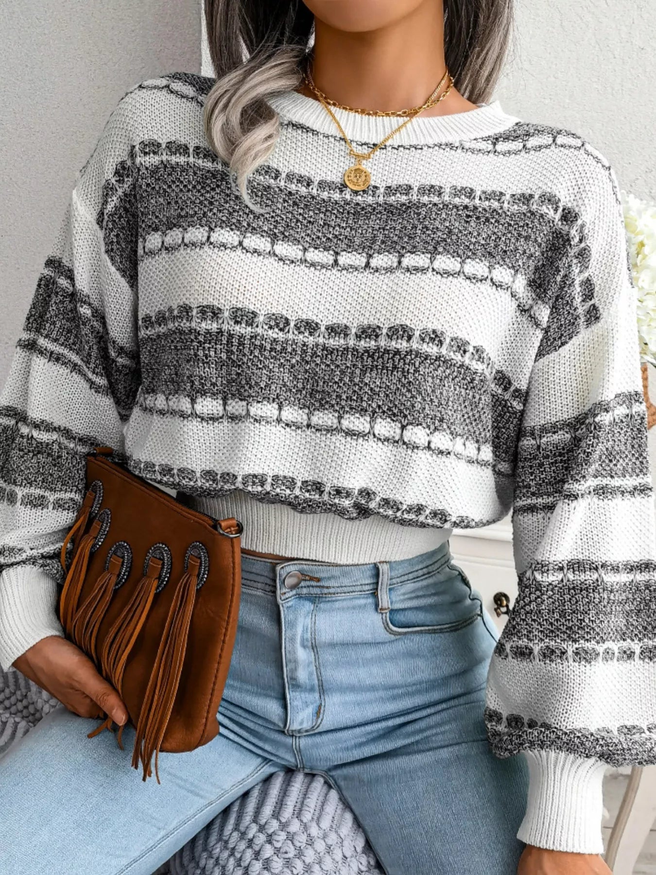 Color Block Round Neck Cropped Sweater 