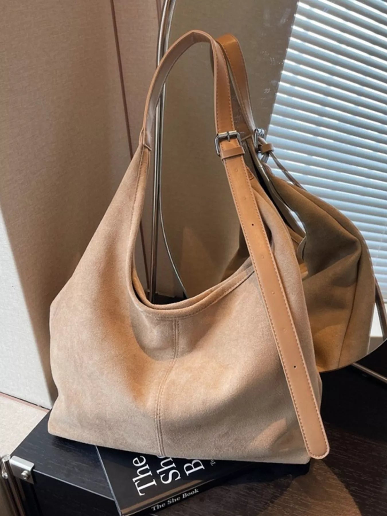 Lightweight Adjustable Strap Handbag 