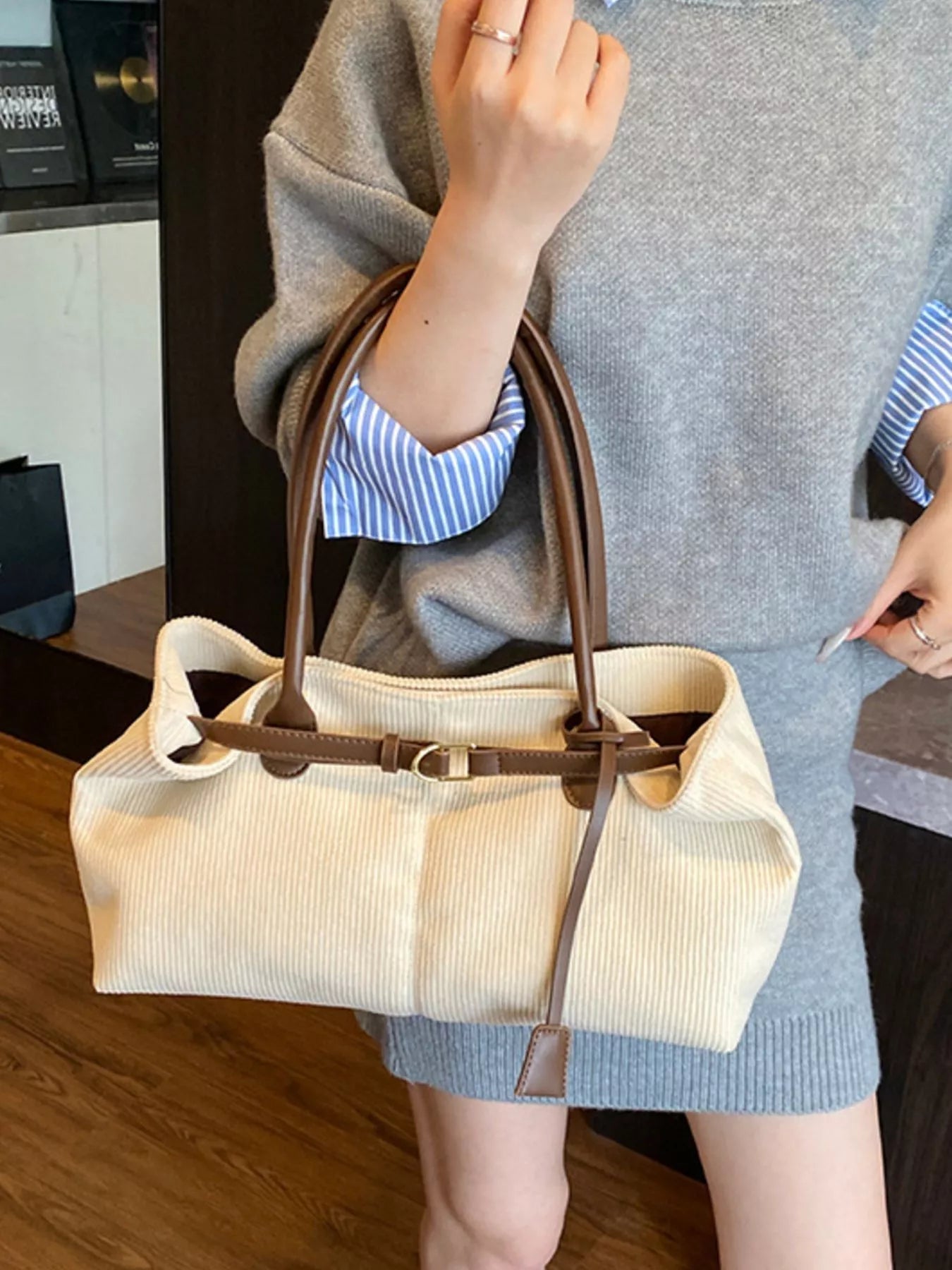 Buckle Decor Shoulder Bag 