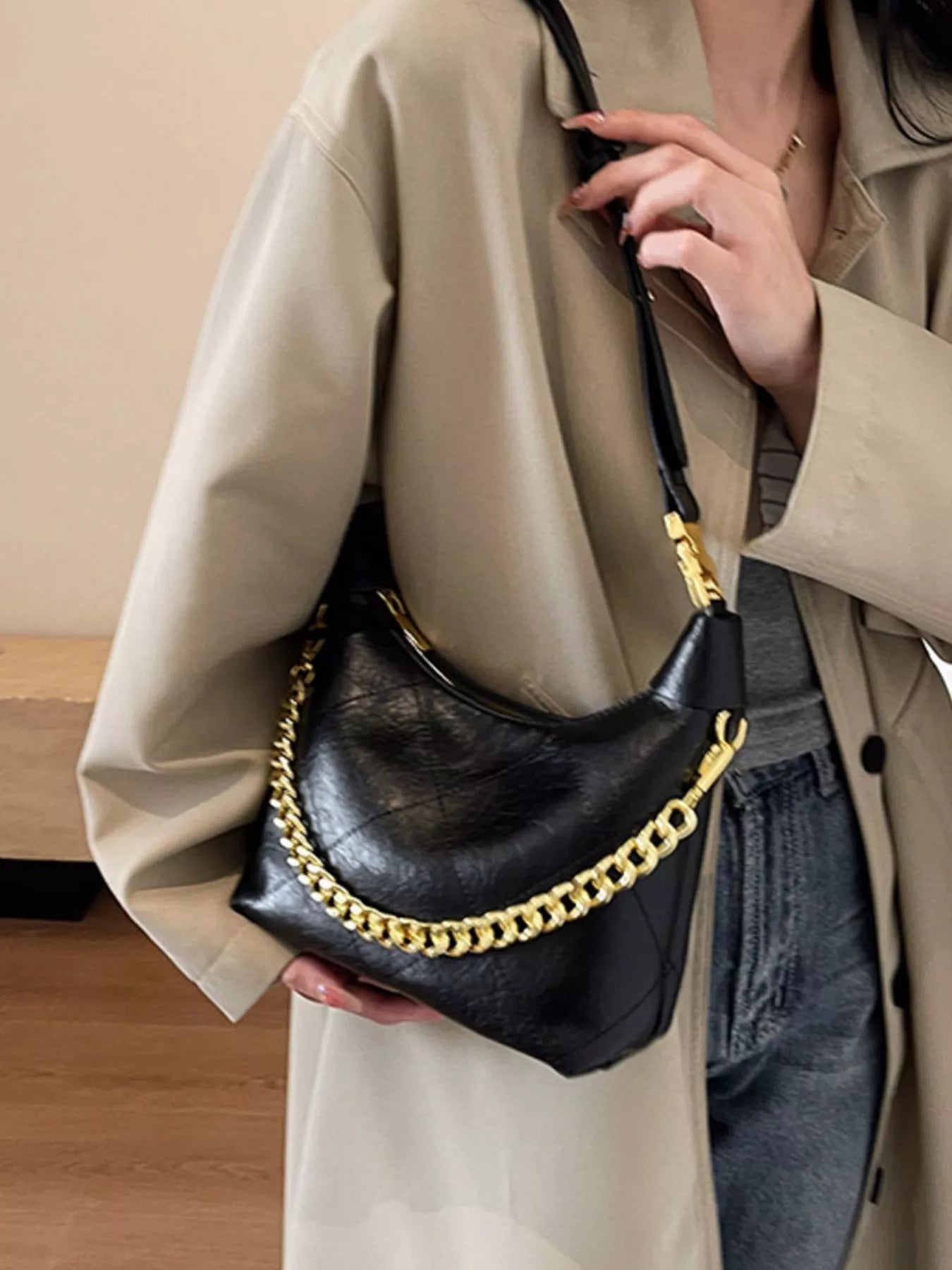 Chain Decor Leather Bag 