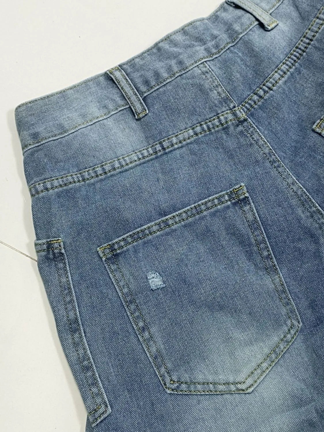 Distressed Jeans with Pockets 