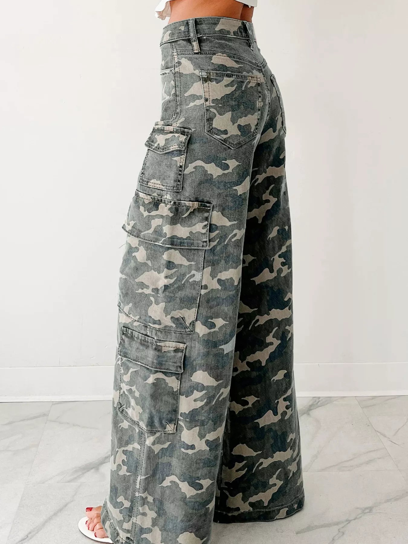 Camo Print Wide Leg Cargo Jeans 