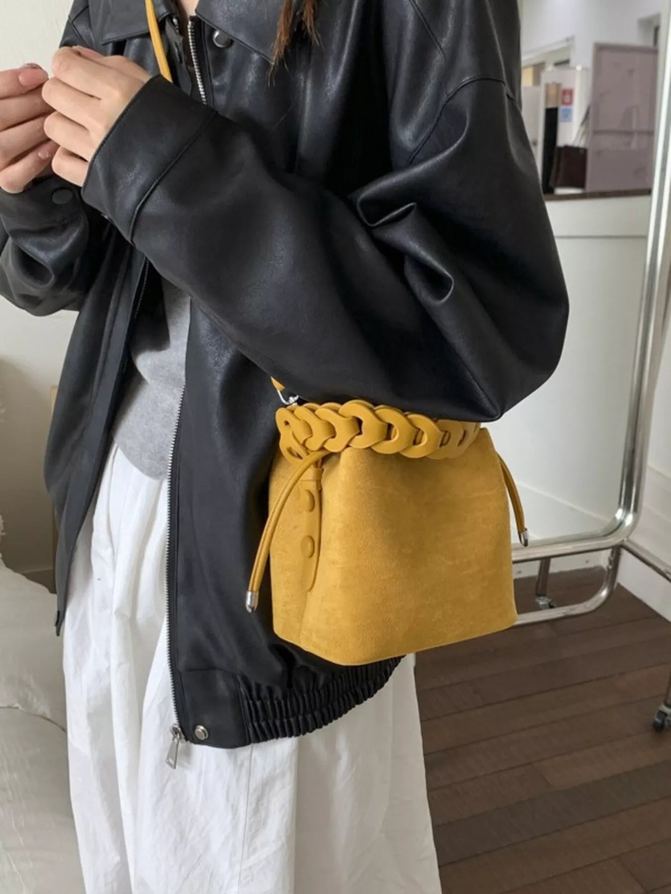 Chain Strap Crossbody Bag 