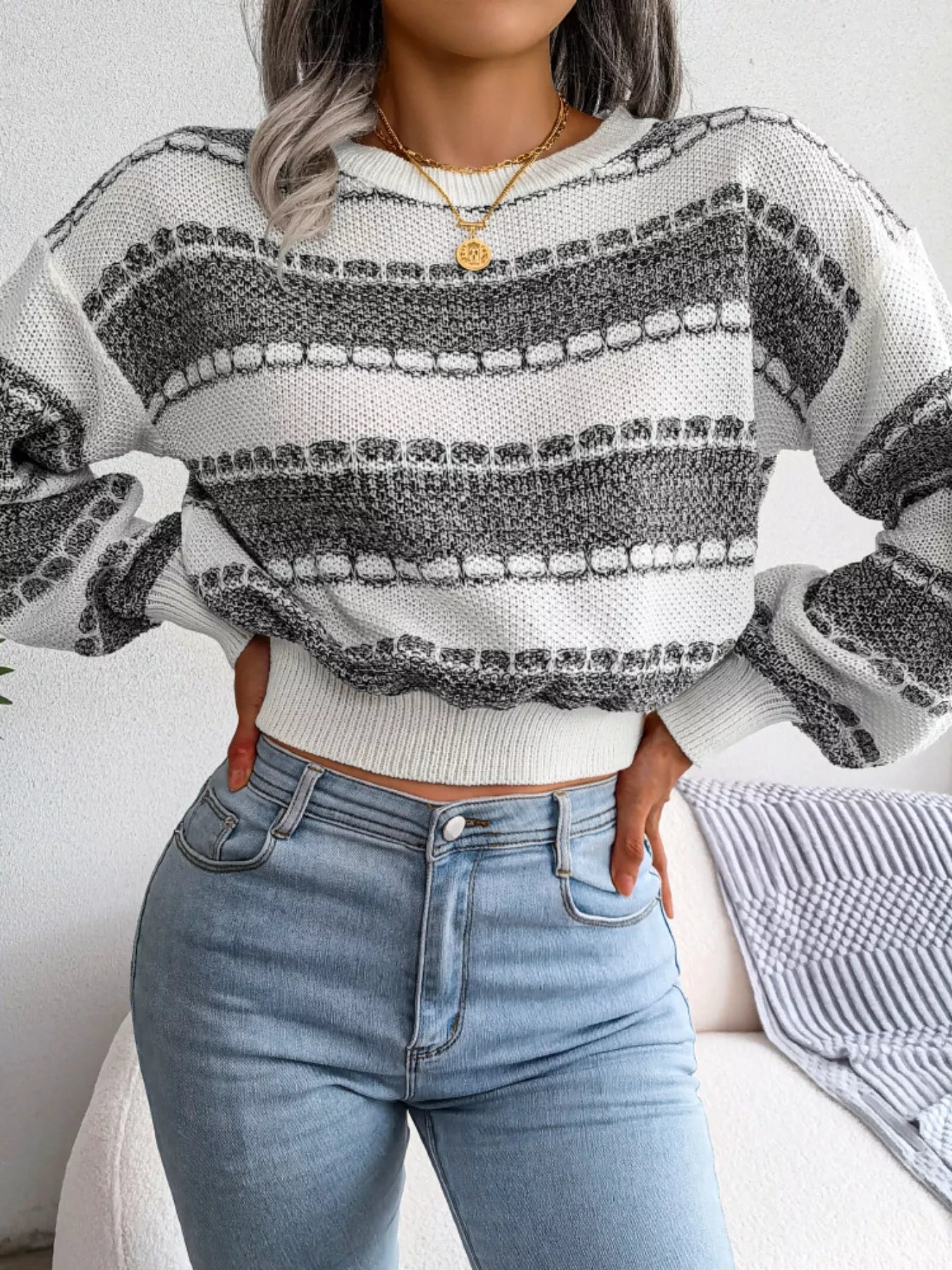 Color Block Round Neck Cropped Sweater 