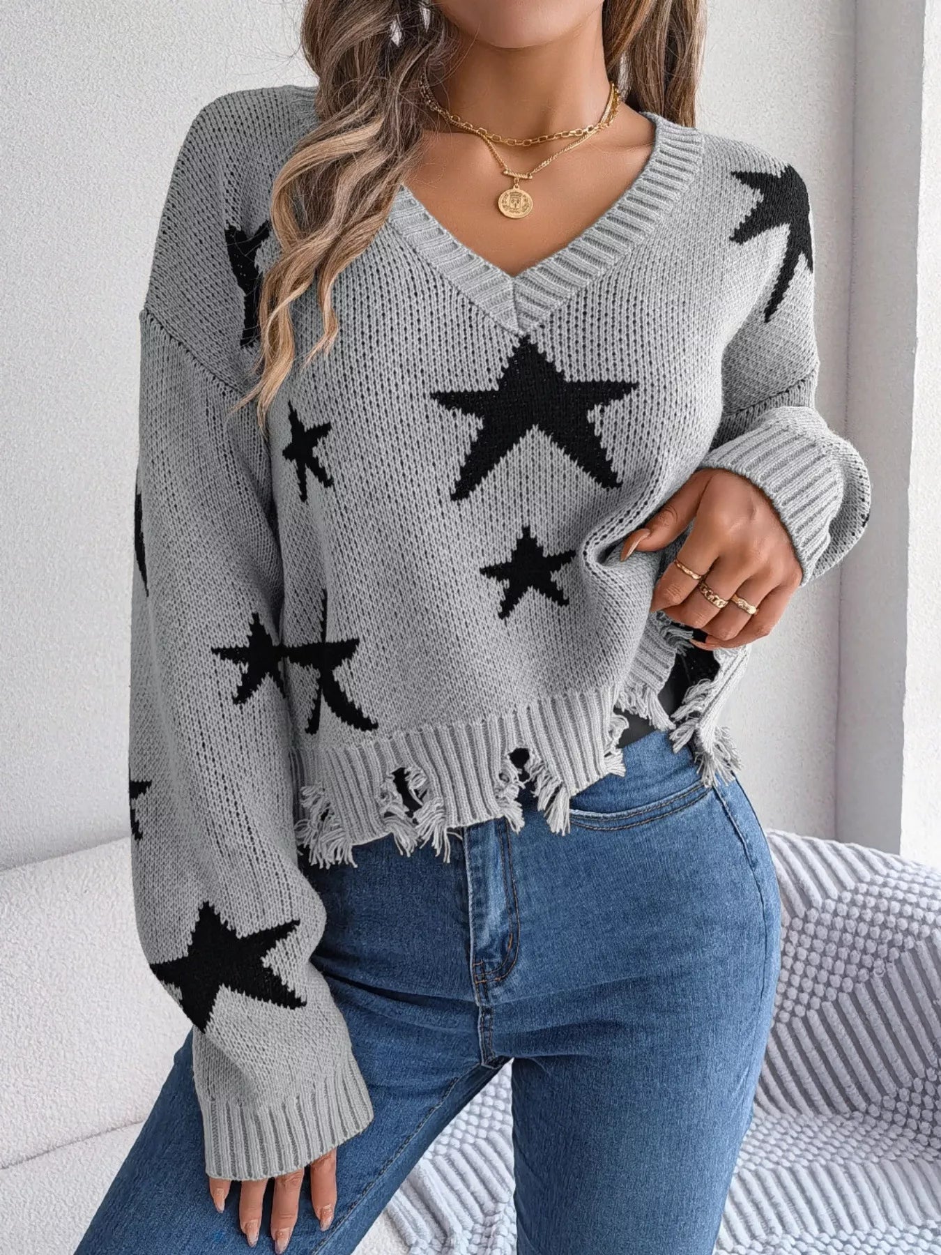 Star Pattern V-Neck Distressed Sweater 