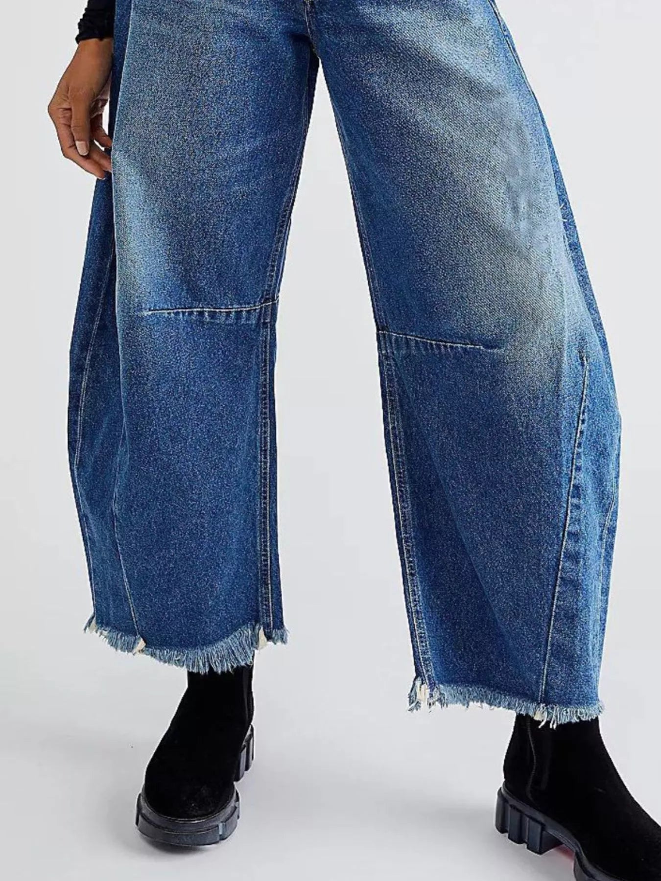 Wide Leg Raw Hem Jeans 