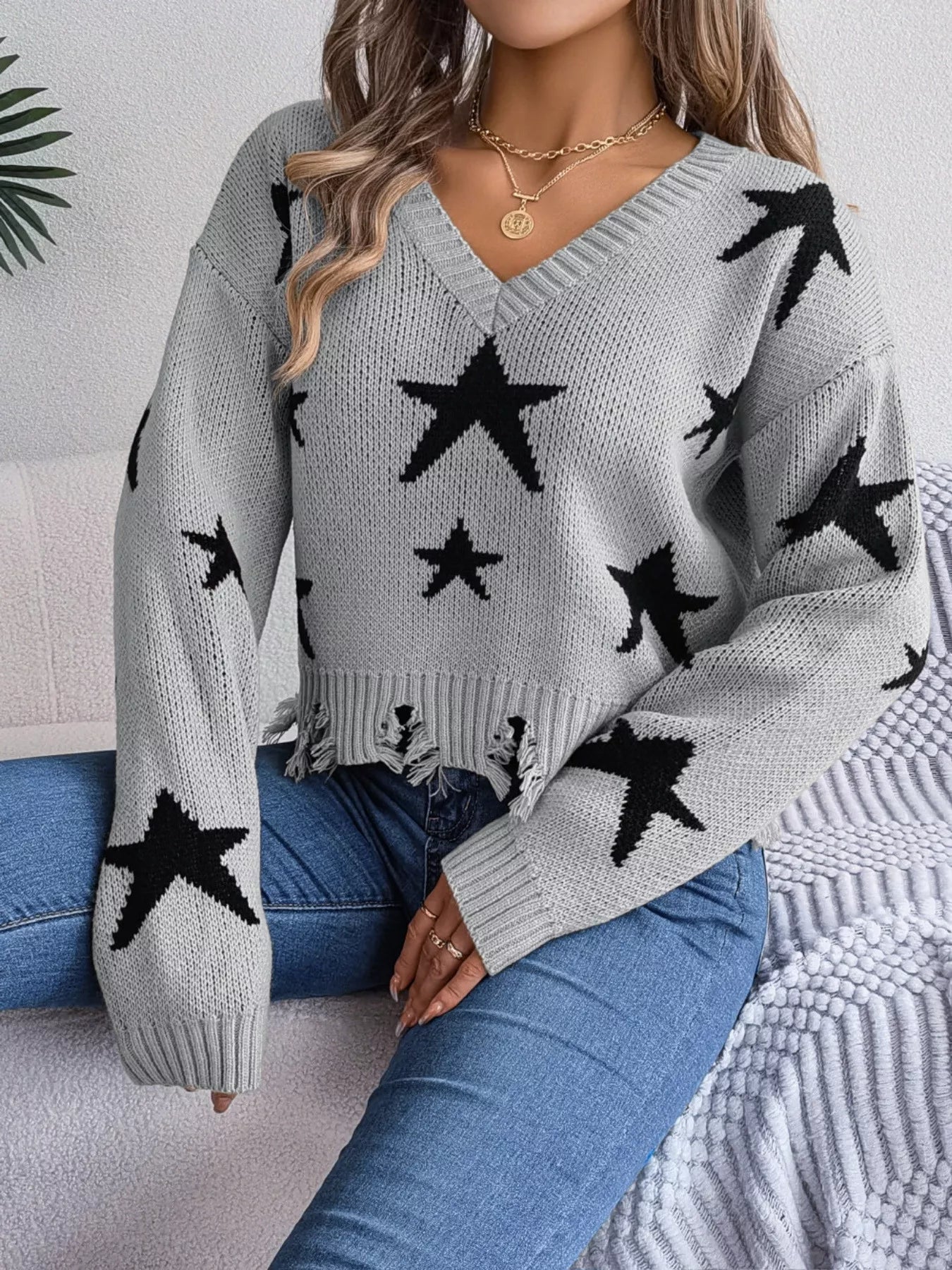 Star Pattern V-Neck Distressed Sweater 