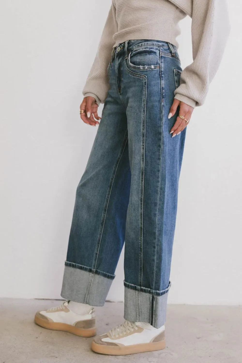 Straight Leg Jeans with Pockets 