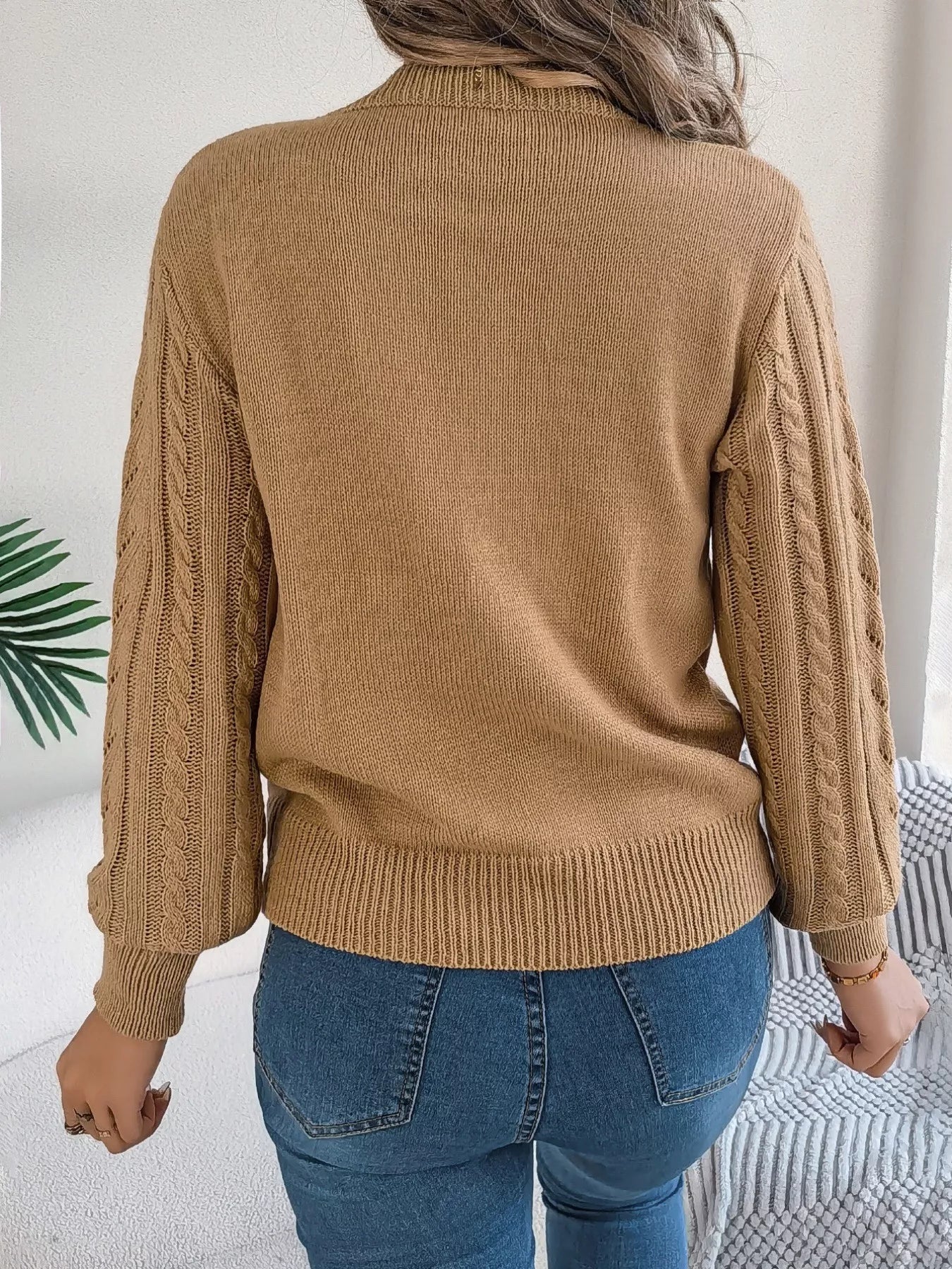 Cable-Knit Round Neck Sweater 