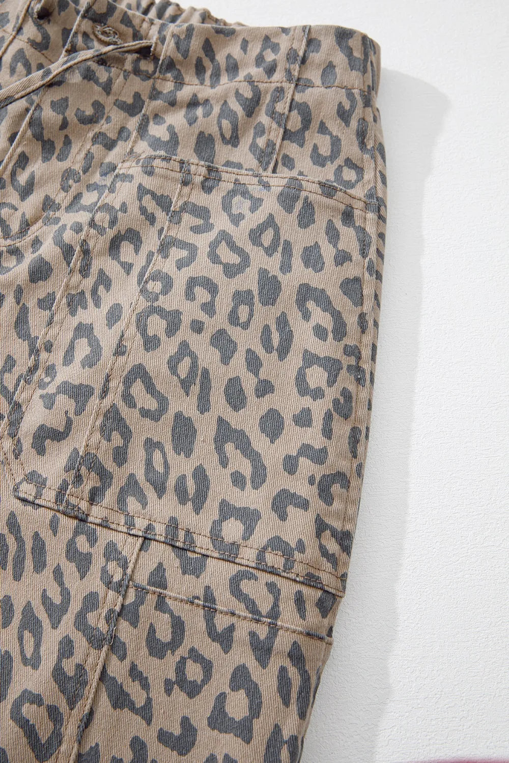 Leopard Printed Drawstring Waist Pocketed Wide Leg Jeans 