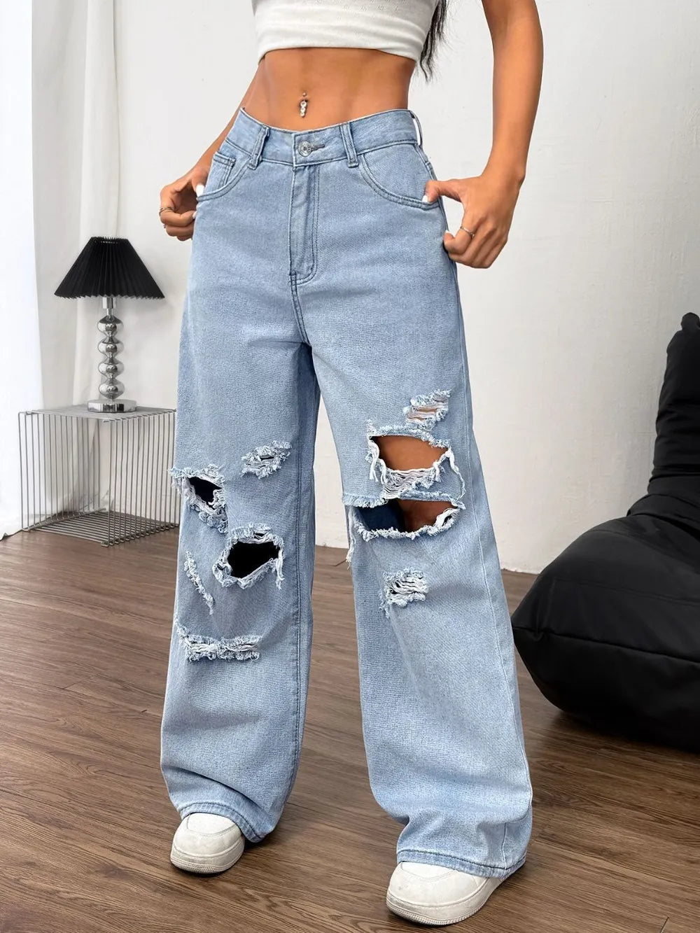 Distressed Wide Leg Jeans with Pockets 