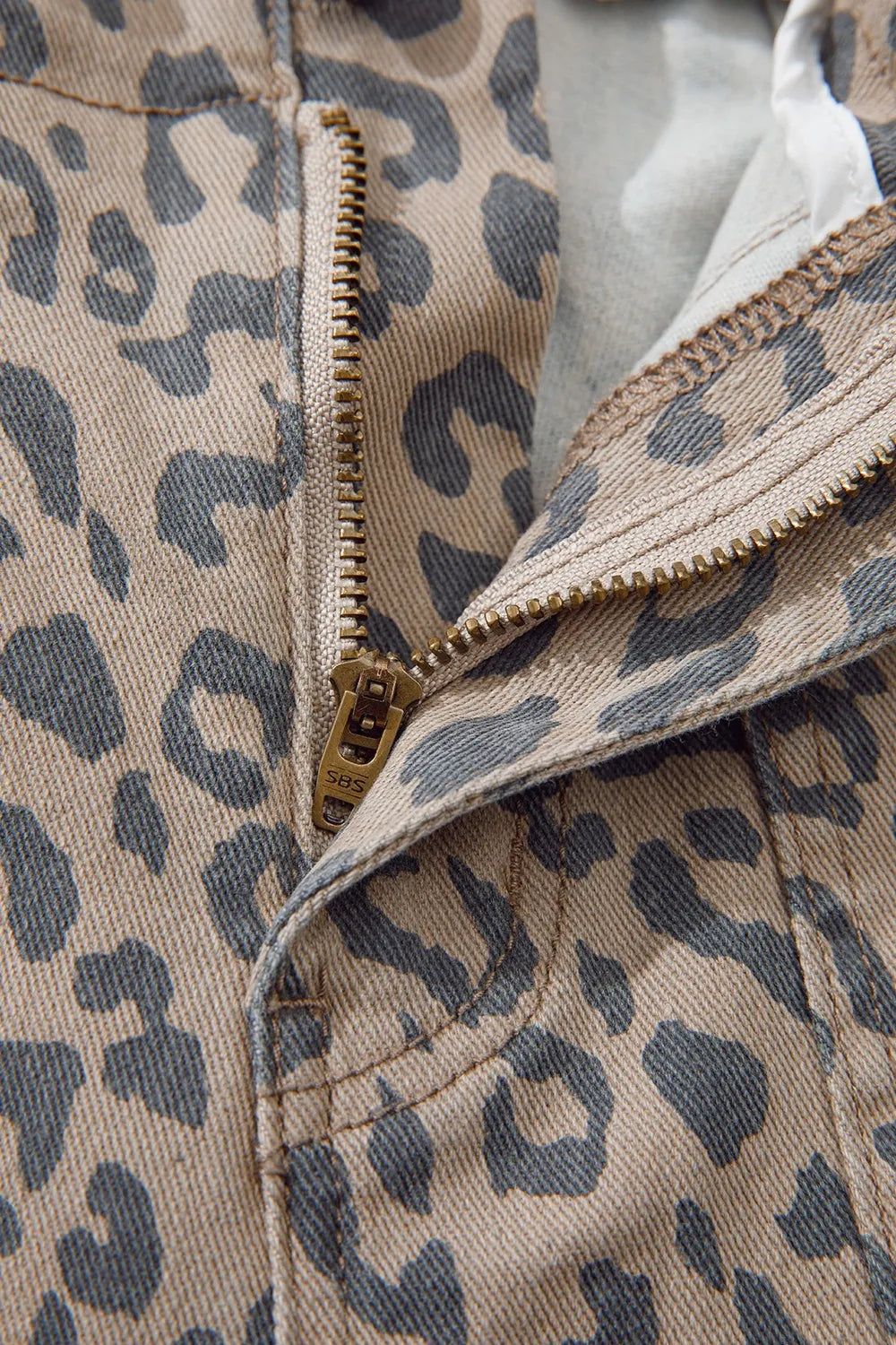 Leopard Printed Drawstring Waist Pocketed Wide Leg Jeans 