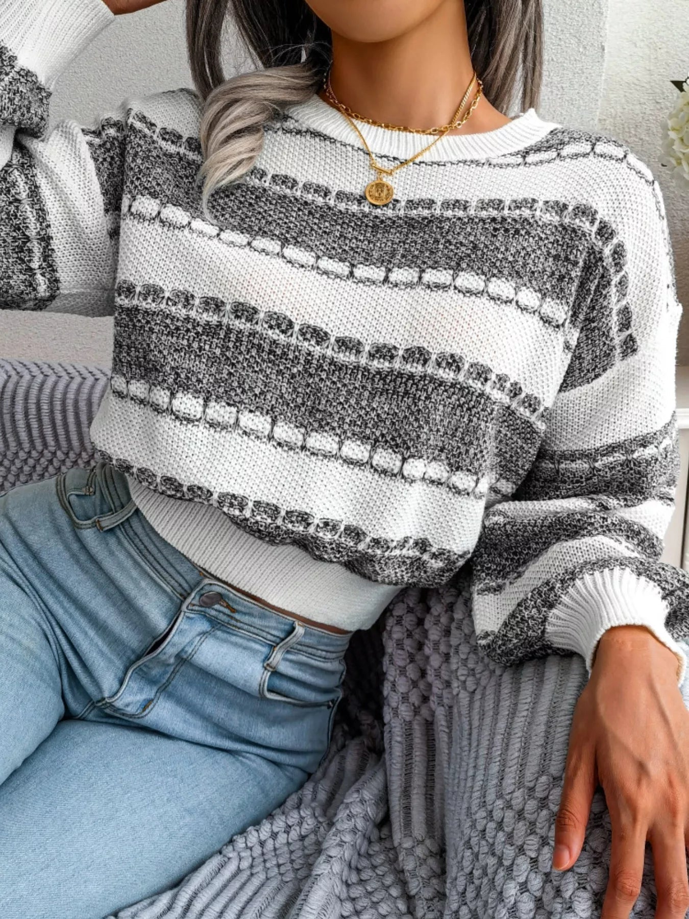 Color Block Round Neck Cropped Sweater 
