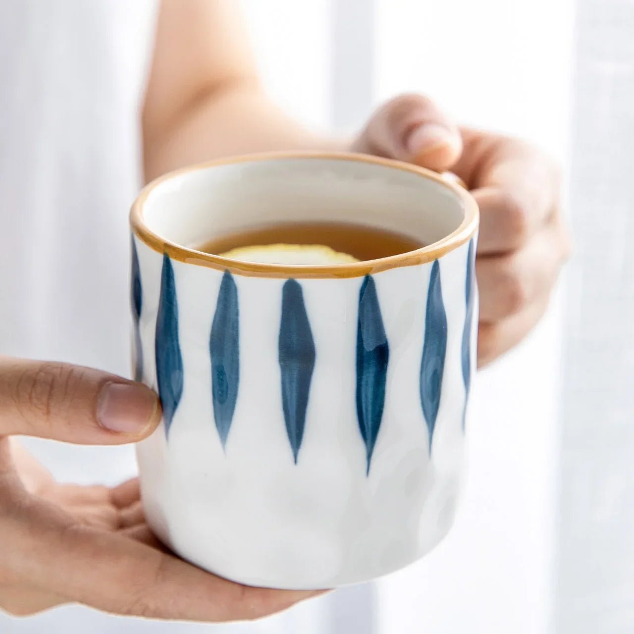 Ceramic Coffee Mug with Bold Blue and White Design – 350ml Pottery Mug, Dishwasher Safe, Artistic Accent 