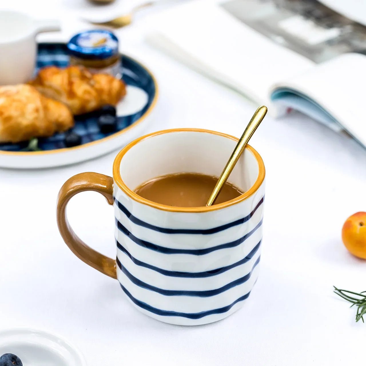Ceramic Coffee Mug with Bold Blue and White Design – 350ml Pottery Mug, Dishwasher Safe, Artistic Accent 