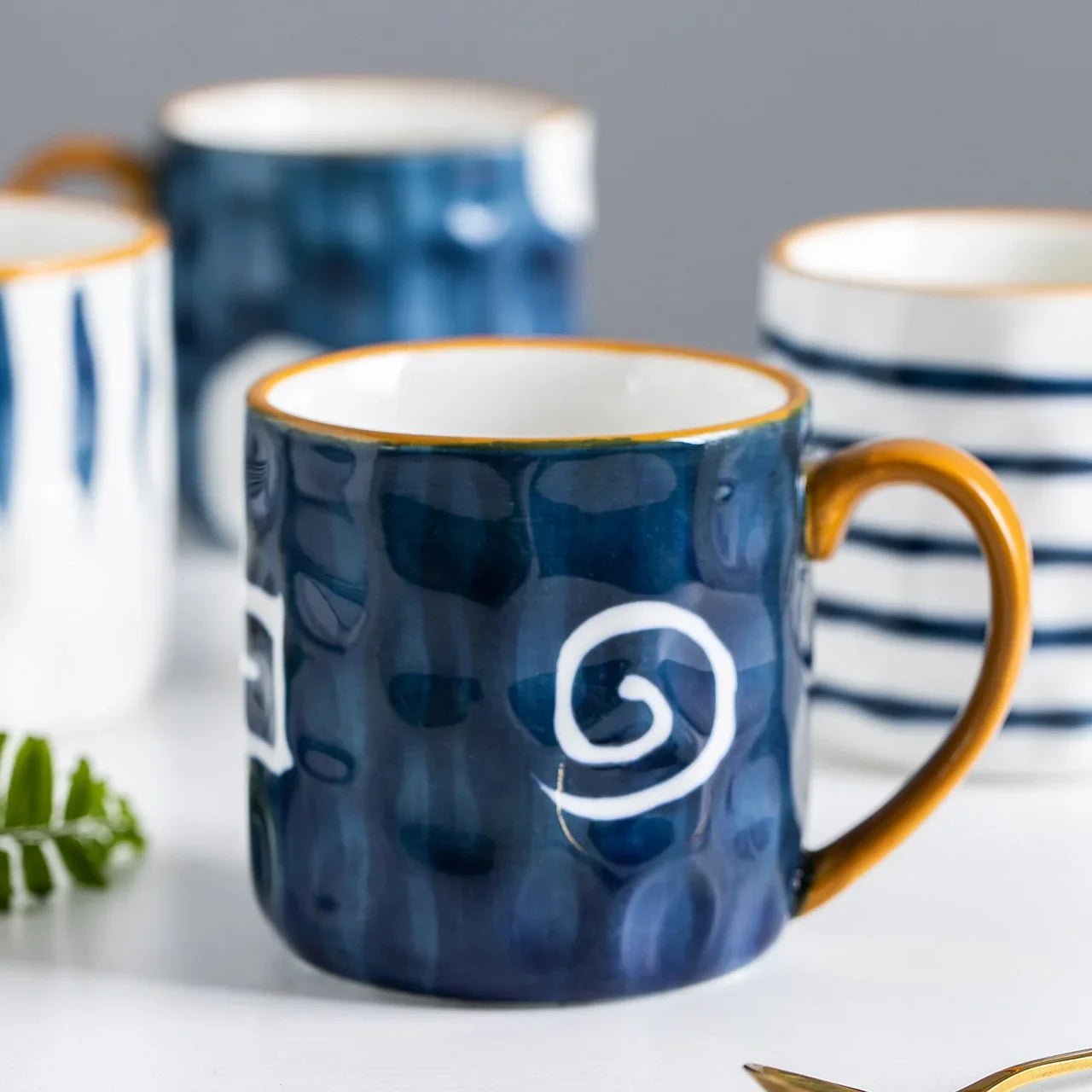 Ceramic Coffee Mug with Bold Blue and White Design – 350ml Pottery Mug, Dishwasher Safe, Artistic Accent 