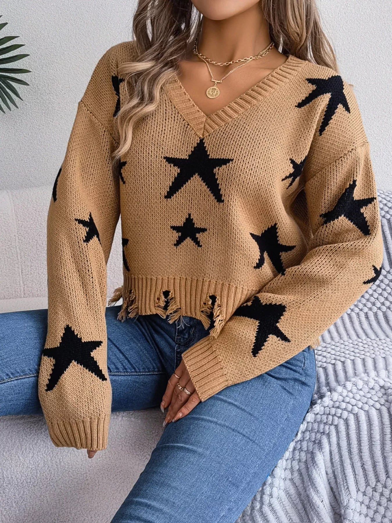 Star Pattern V-Neck Distressed Sweater 